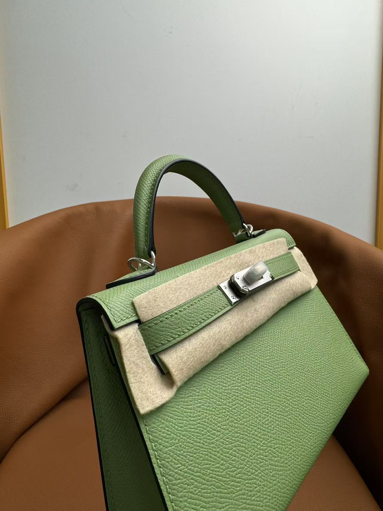 HM Kelly Green Pastel Epsom Leather SHW  (19 x 12 x 6cm)
