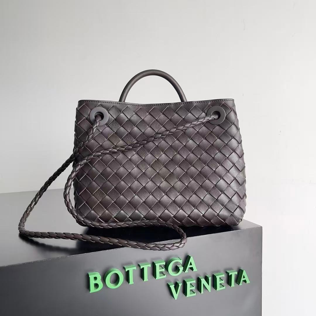 BV 26s Intrecciato Andiamo Small Fondant Leather 122046