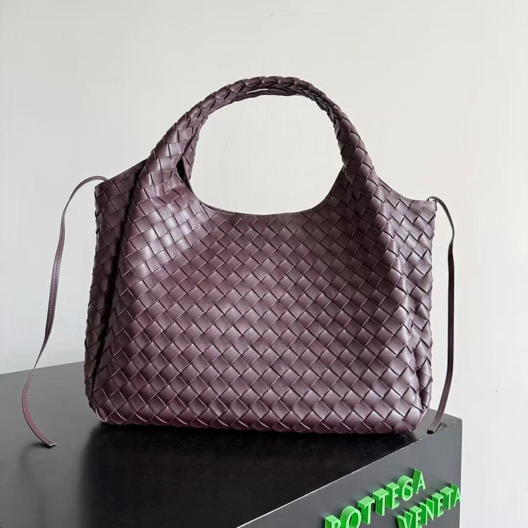 BV 26s Campana Medium Shoulder Bag Burgundy Intrecciato Leather