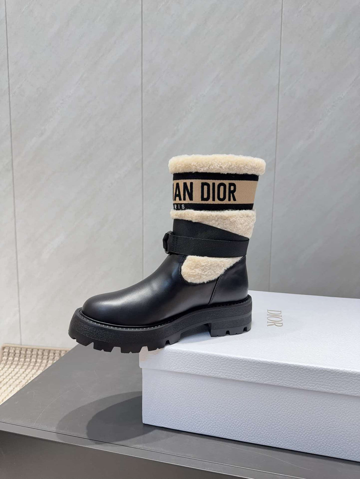 CD 26s D-Major Boots 4cm Black Calfskin White Wool