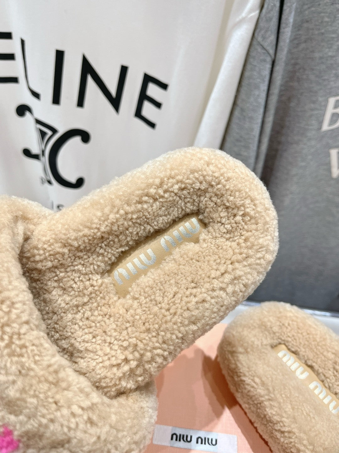 Miumiu 26s Sandals Light Beige Shearling With Logo Lettering