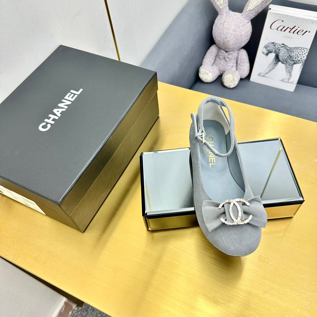 CC 26S Mary Jane Flats Bow Logo Charm Light Grey Suede 140312