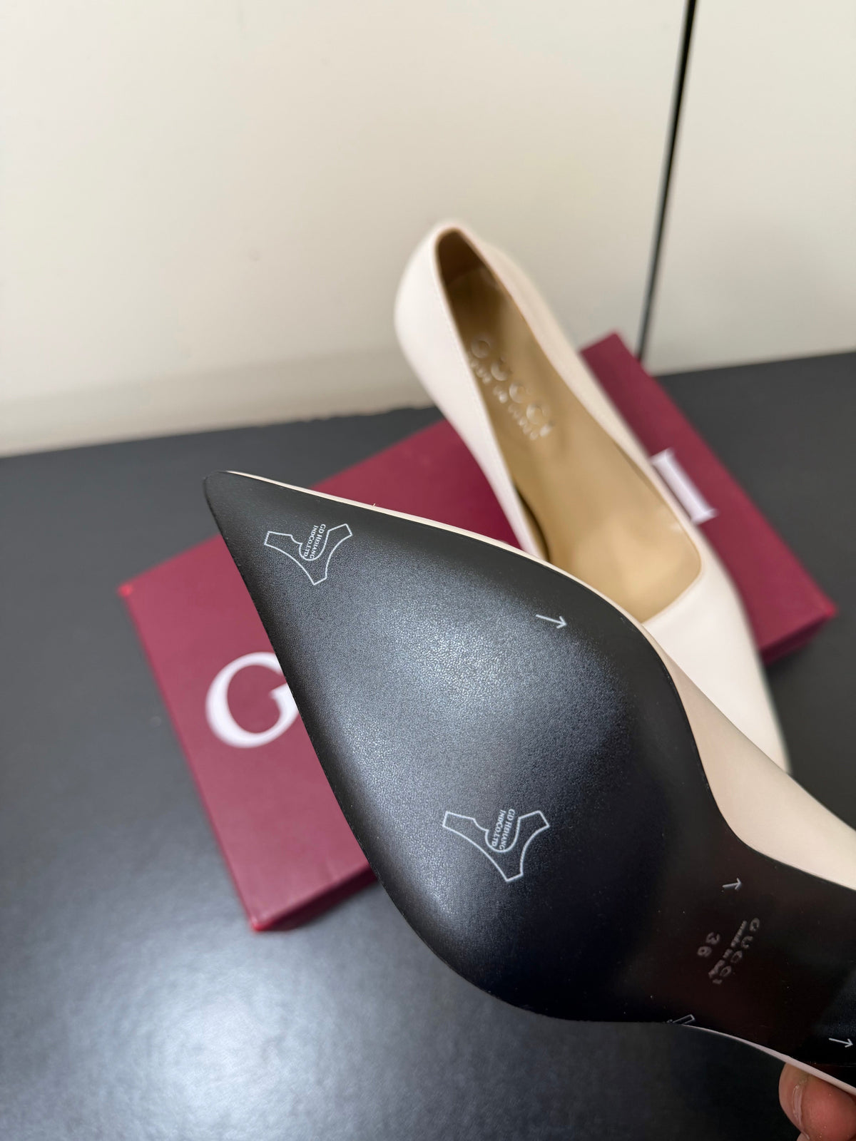 Gucci 26s Pointed Toe Pumps 8.5cm White Calfskin