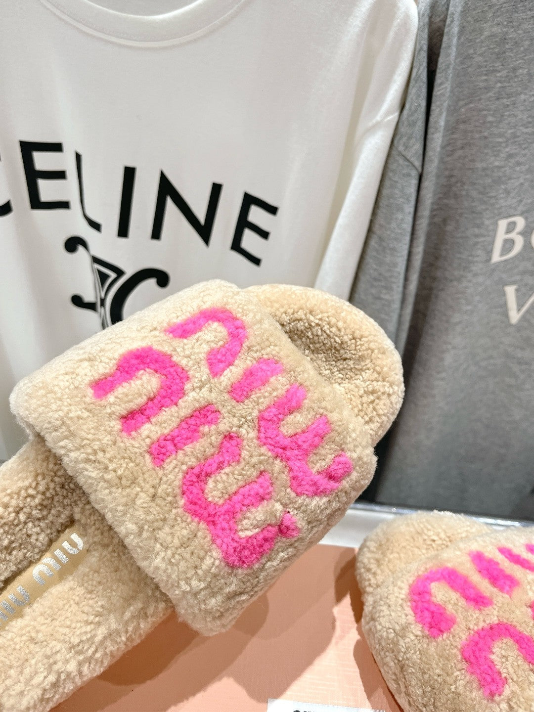 Miumiu 26s Sandals Light Beige Shearling With Logo Lettering