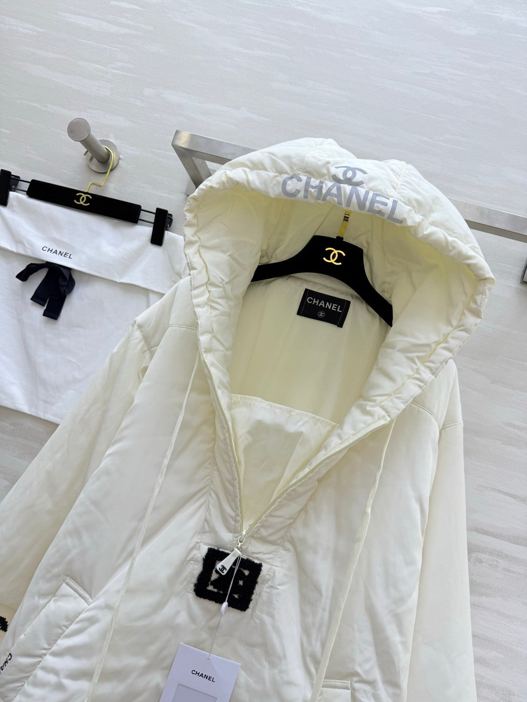 CC 26S Vintage Hooded Drawstring Puffer Jacket 435297