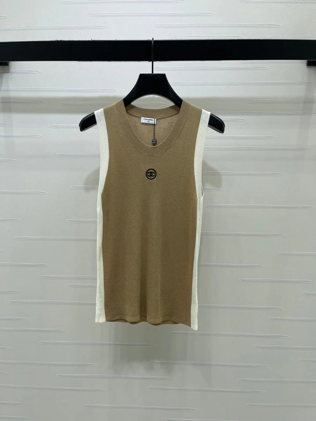 Chanel 2026 Color-blocked Knit Vest Tencel 390651