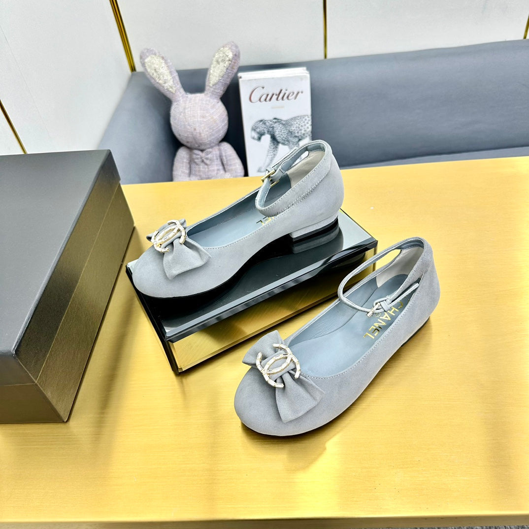 CC 26S Mary Jane Flats Bow Logo Charm Light Grey Suede 140312
