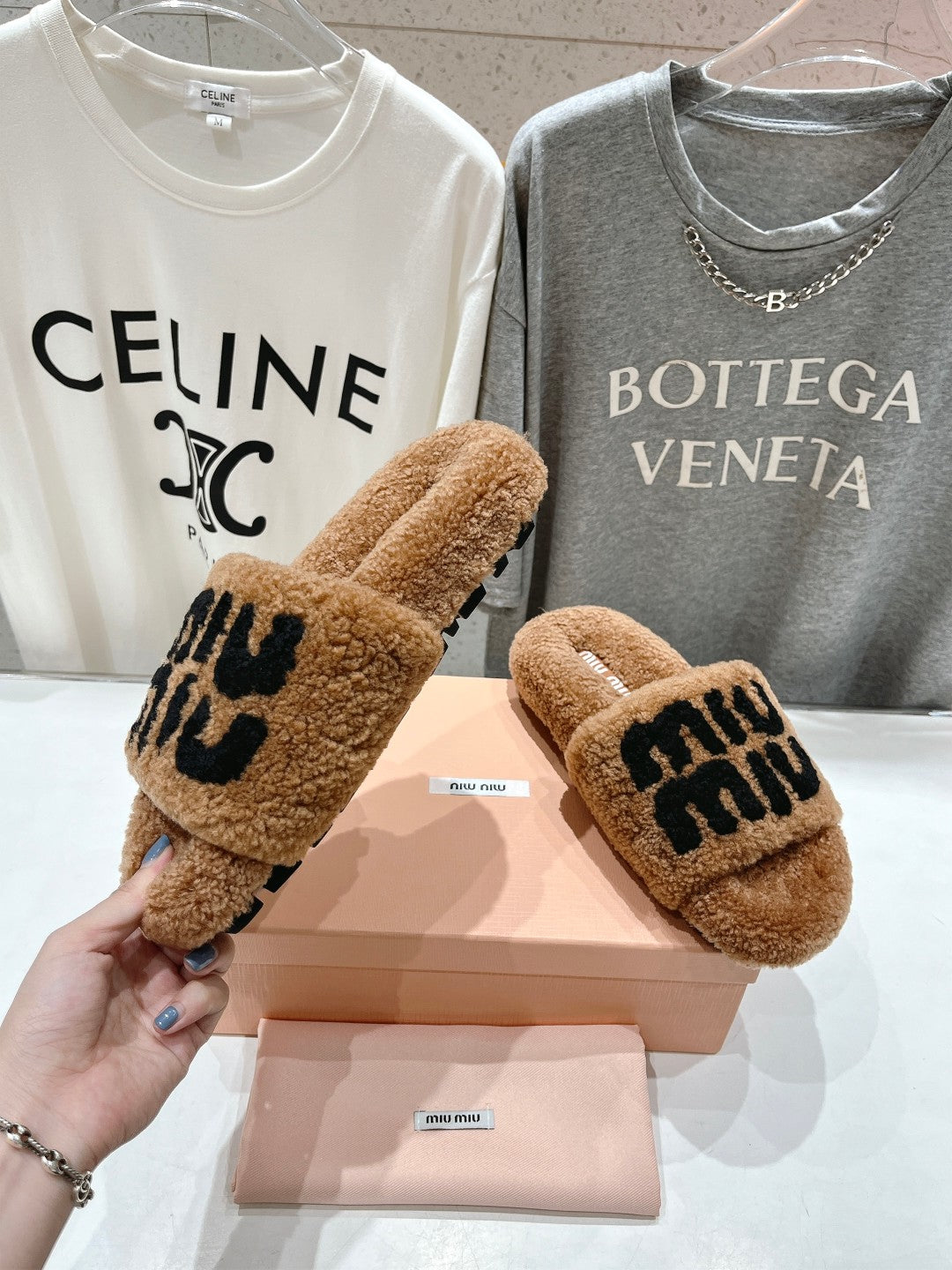 Miumiu 26s Sandals Light Brown Shearling With Logo Lettering