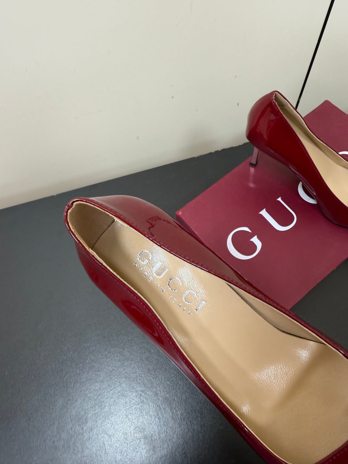 Gucci 26s Pointed Toe Pumps 8.5cm Burgundy Red Patent Calfskin