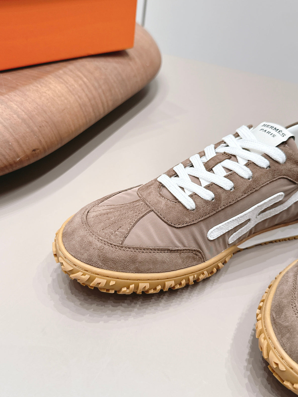 HM 26S Bouncing Sneakers Brown Nylon Suede