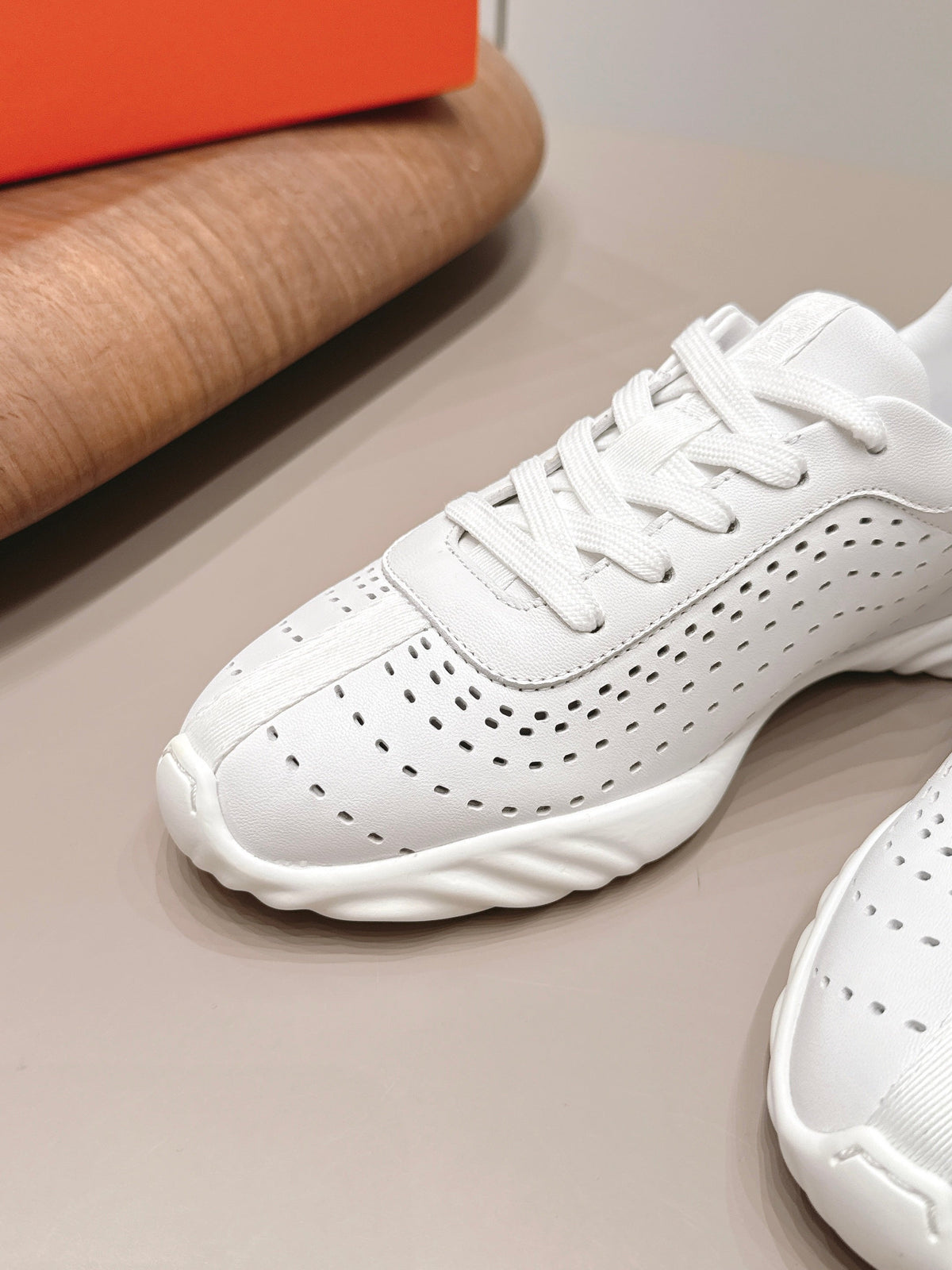 HM 26S Trail Sneakers White Perforated Calfskin