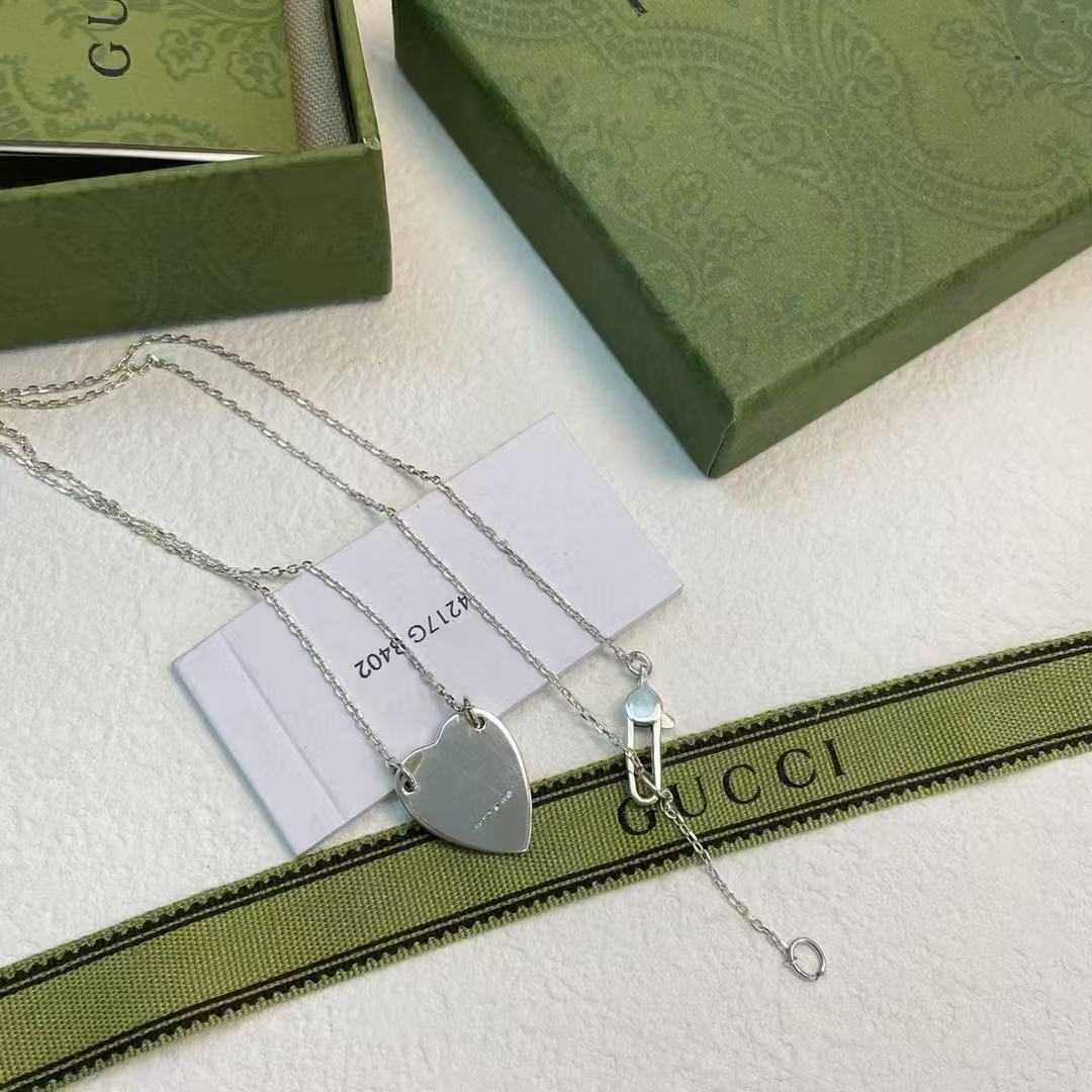 Gucci Trademark Heart Necklace Sliver