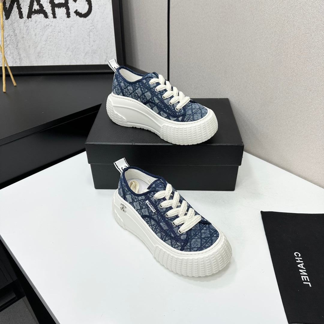 CC 26S Sneakers in Navy Blue Diamond-Patterned Woven Fabric