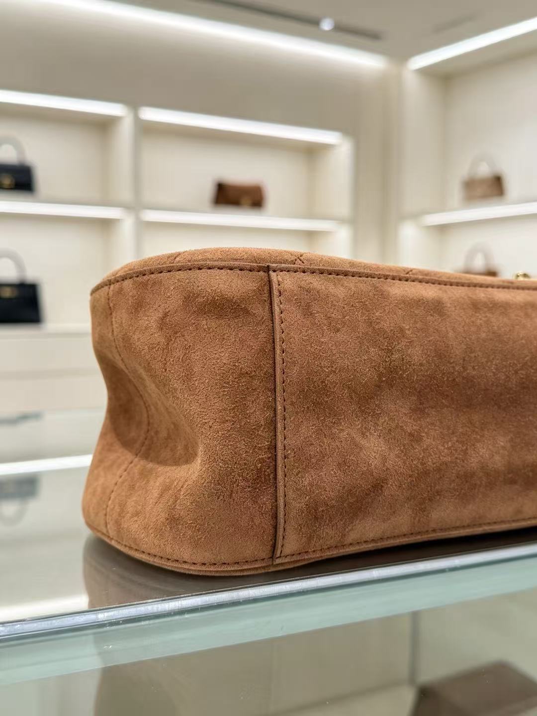 CC Souplissimo Maxi Flap 32 cm Handbag Camel Suede Calfskin