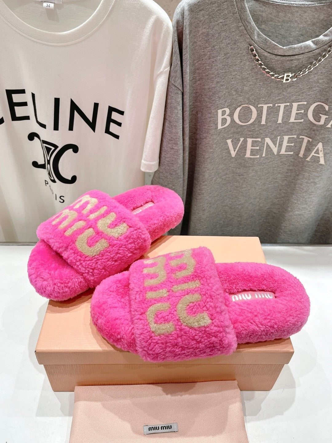 Miumiu 26s Sandals Pink Shearling With Logo Lettering