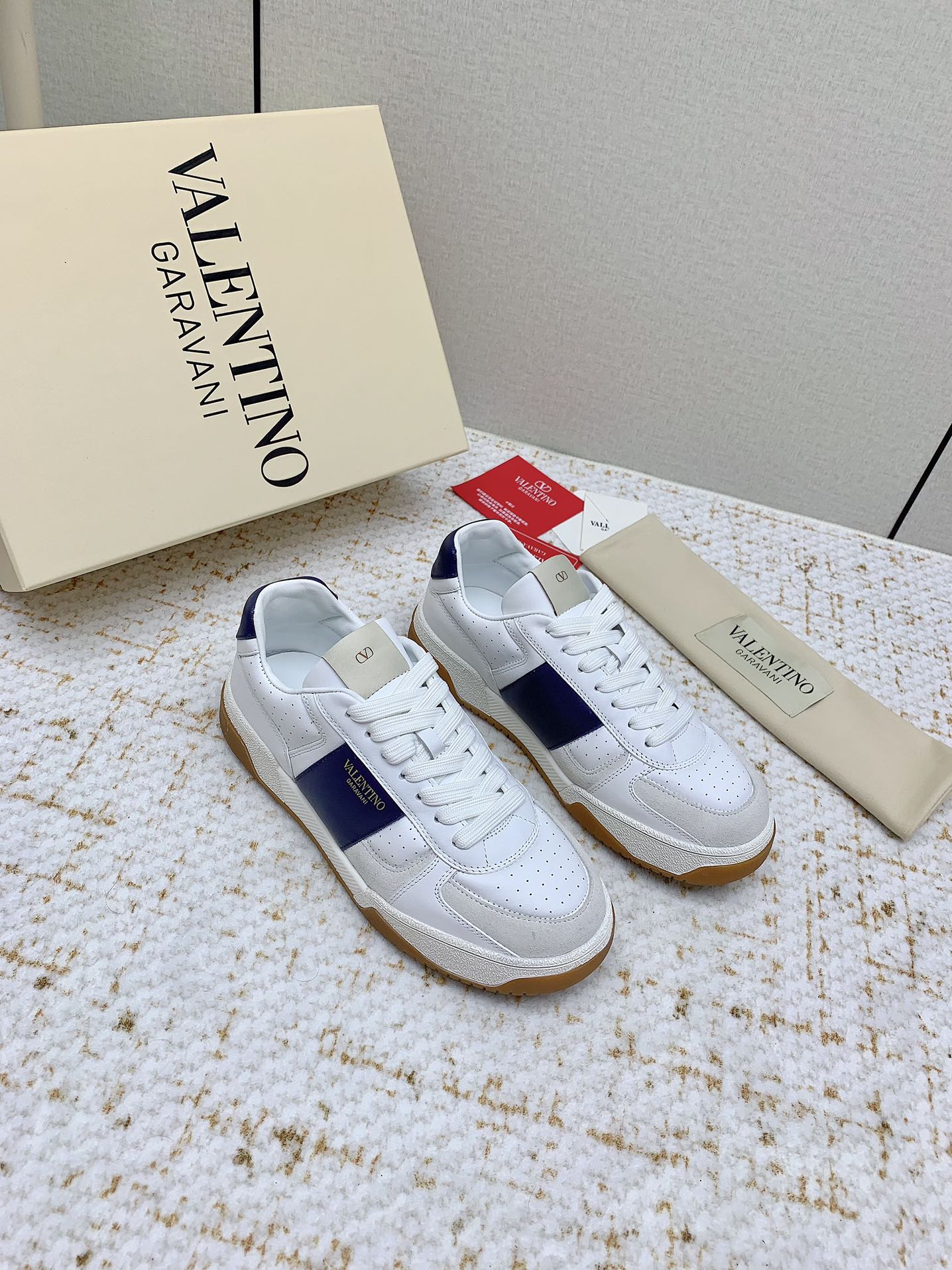 VT 25 Low Top Garavani Sneaker White Blue Cowhide 331677