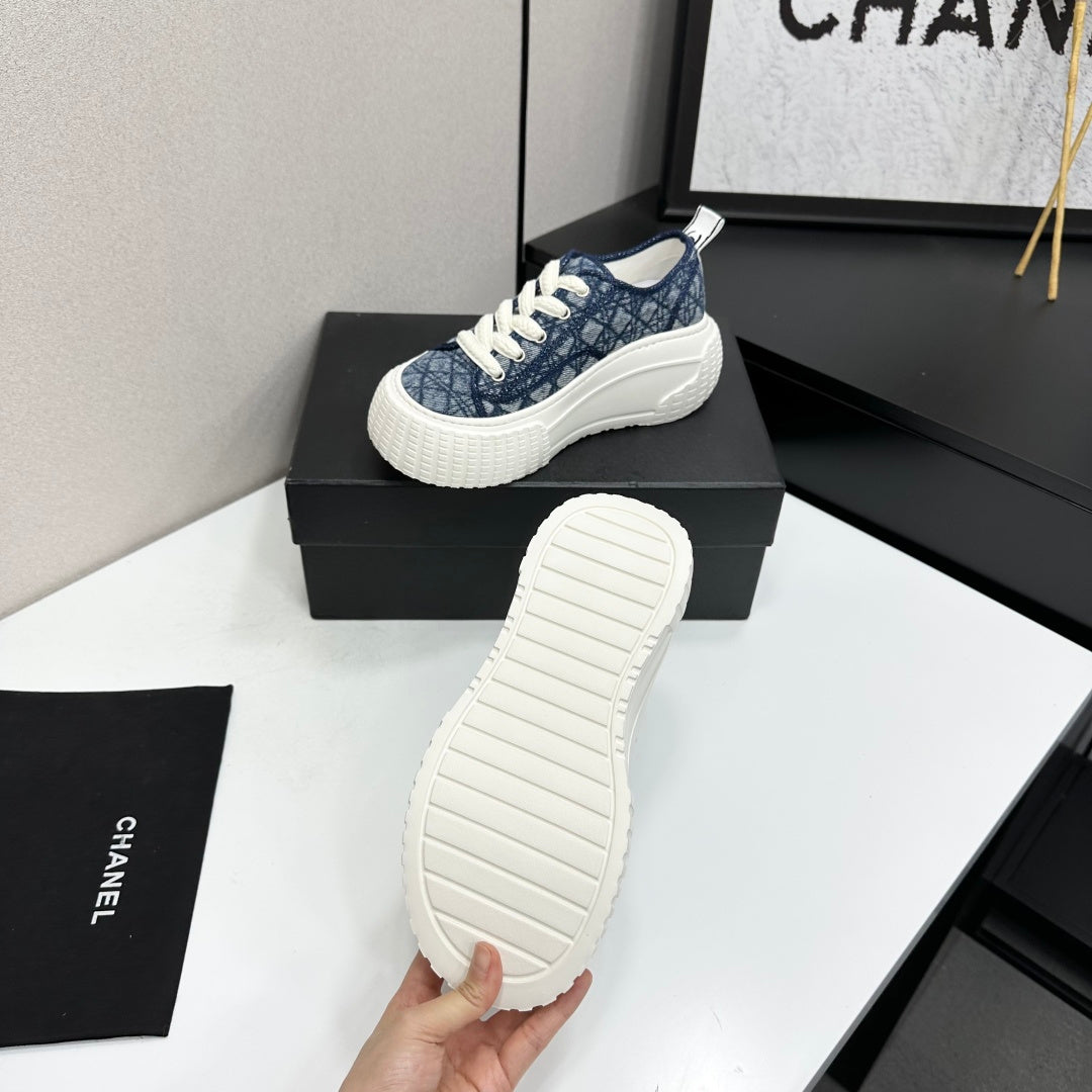 CC 26S Sneakers in Navy Blue Diamond-Patterned Woven Fabric
