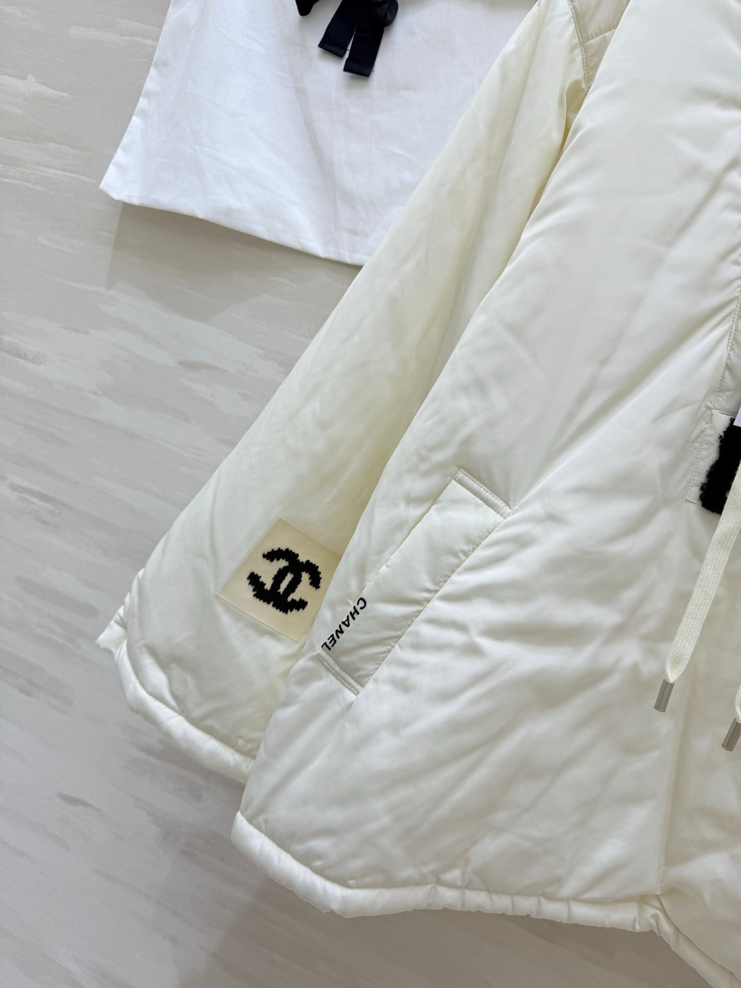 CC 26S Vintage Hooded Drawstring Puffer Jacket 435297