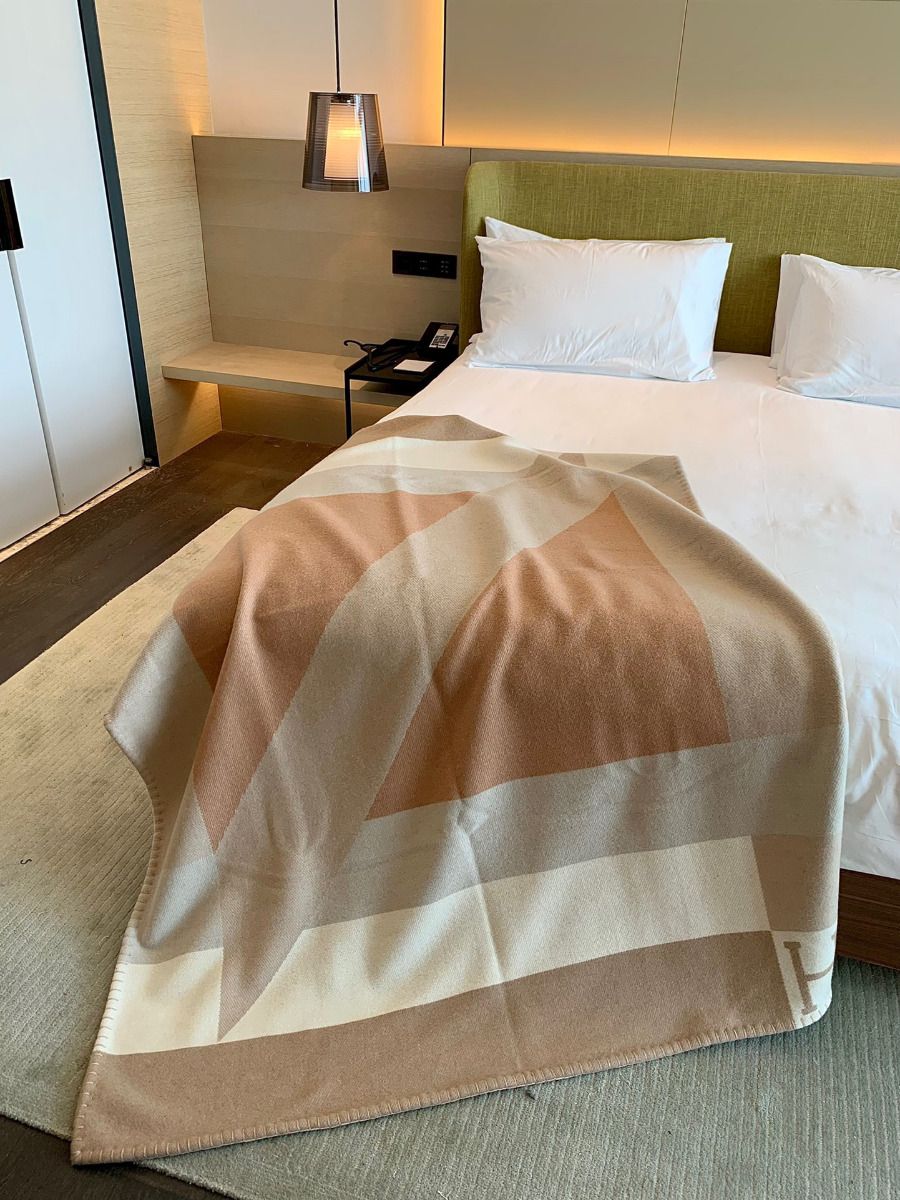 HM Drapeau Blanket Naturel and Grege Wool Cashmere