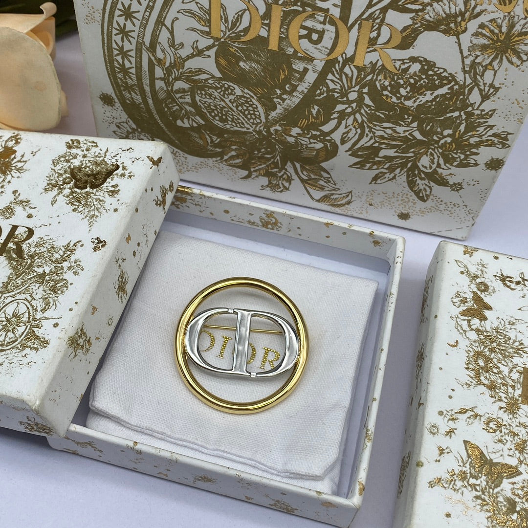 CD Brooch 177770