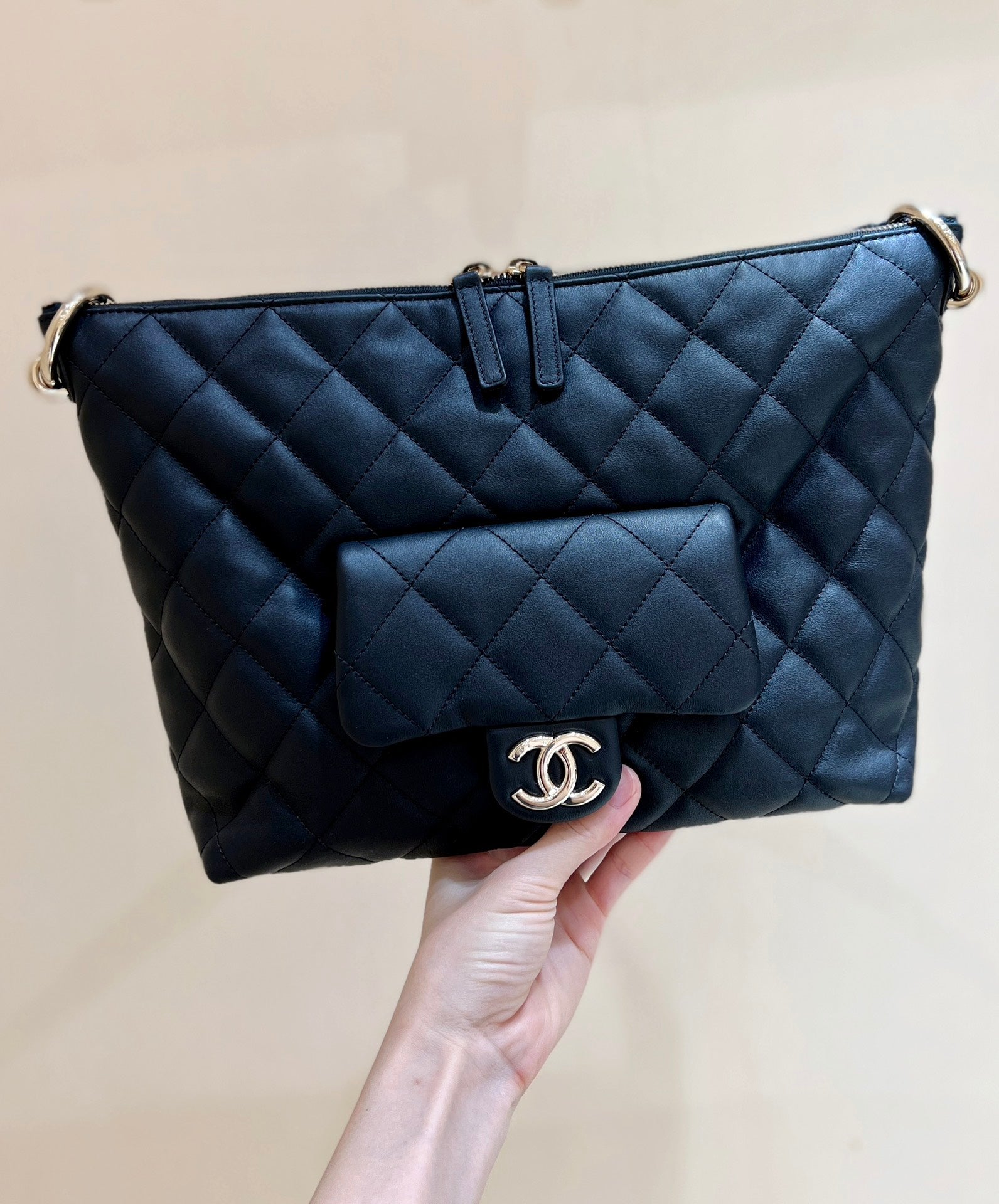 CC 23B Maxi Hobo 29.5cm Black Cowhide Light GHW
