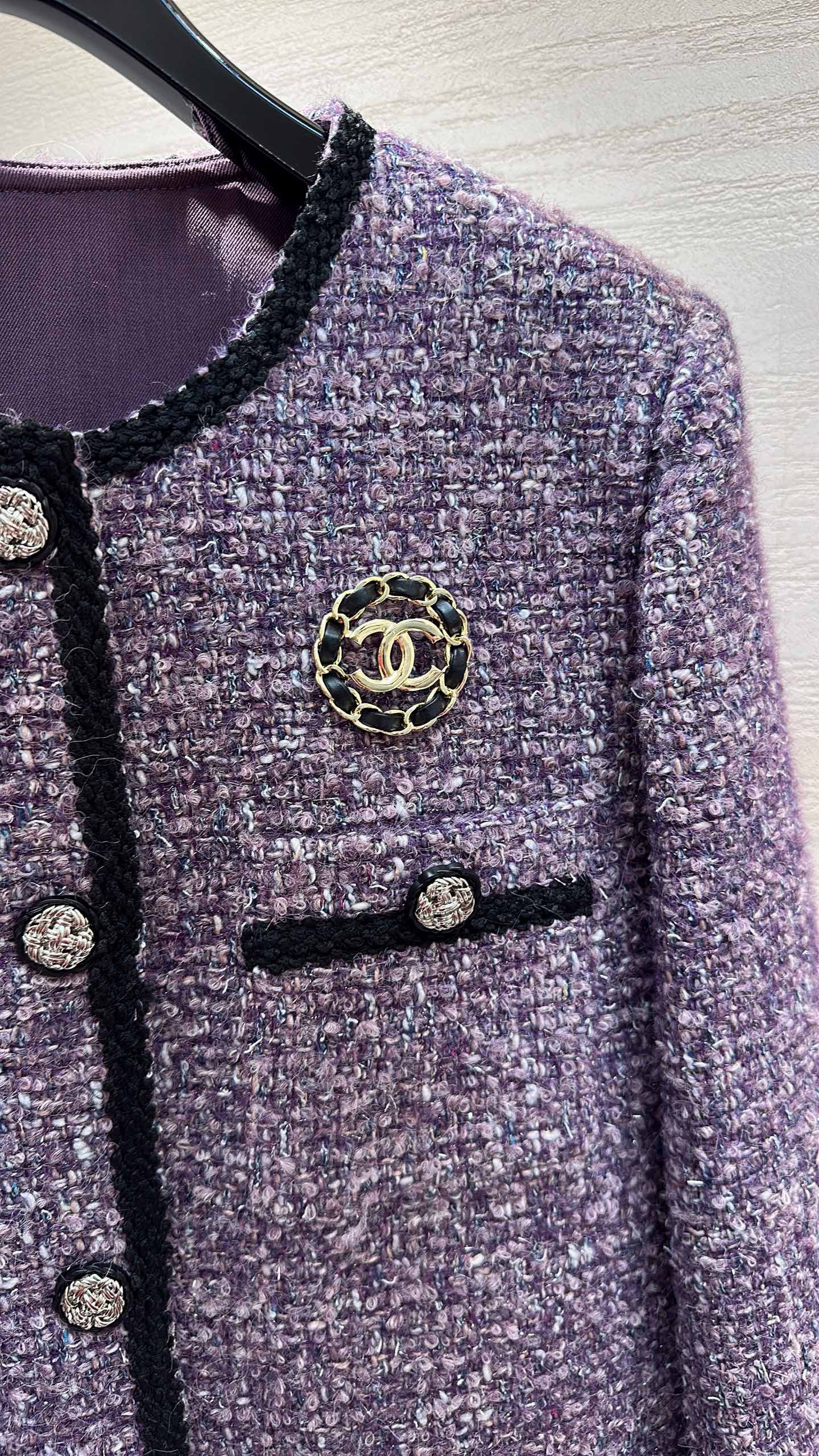 CC Round-Neck Jacket Black Trim Brooch Purple Tweed 415614