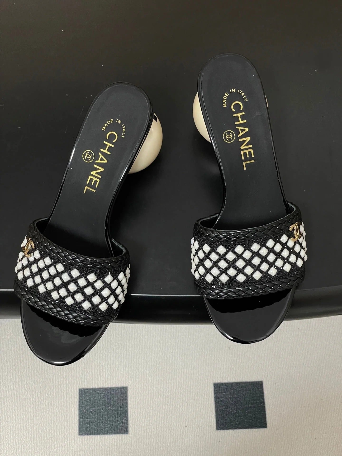 CC 2026 Pearl Flats Sandals 70 Rhinestones Woven Sheepskin