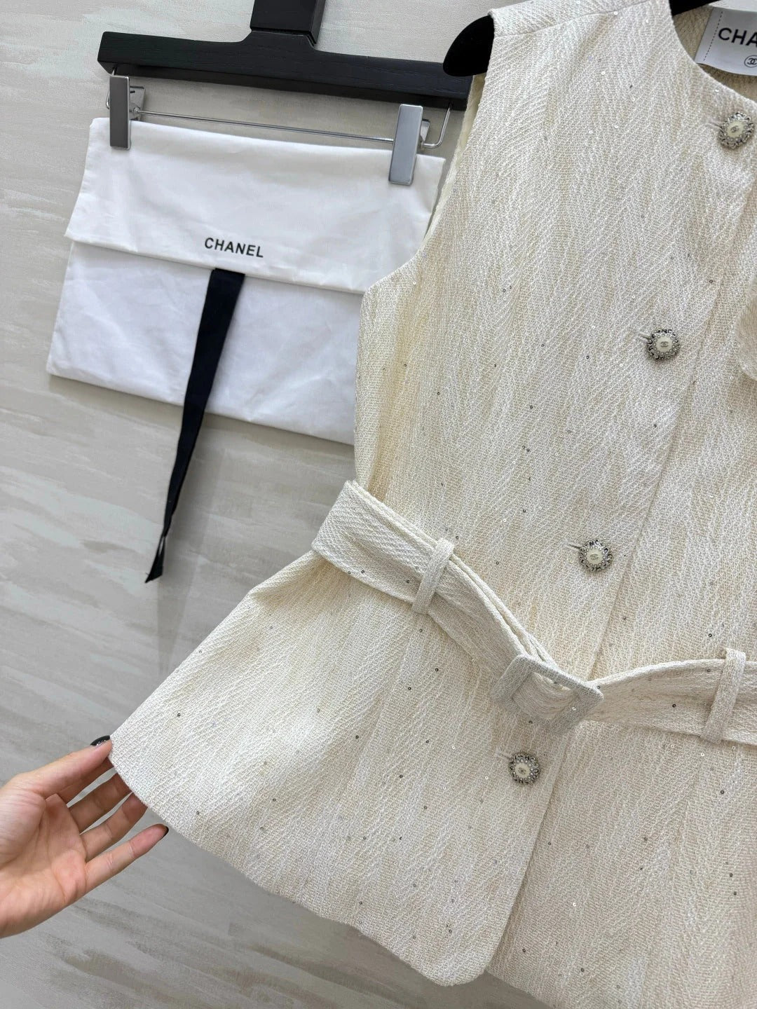 Chanel 2026 Vest Off-white Tweed 408524