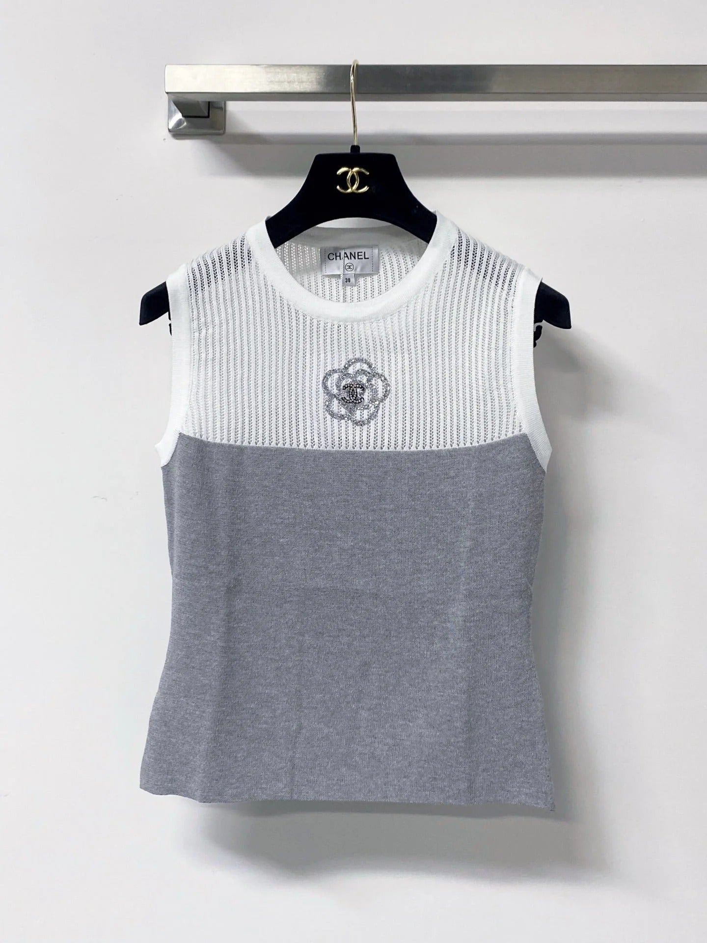 Chanel 2026 Flower Two-tone Vest Wool 695932