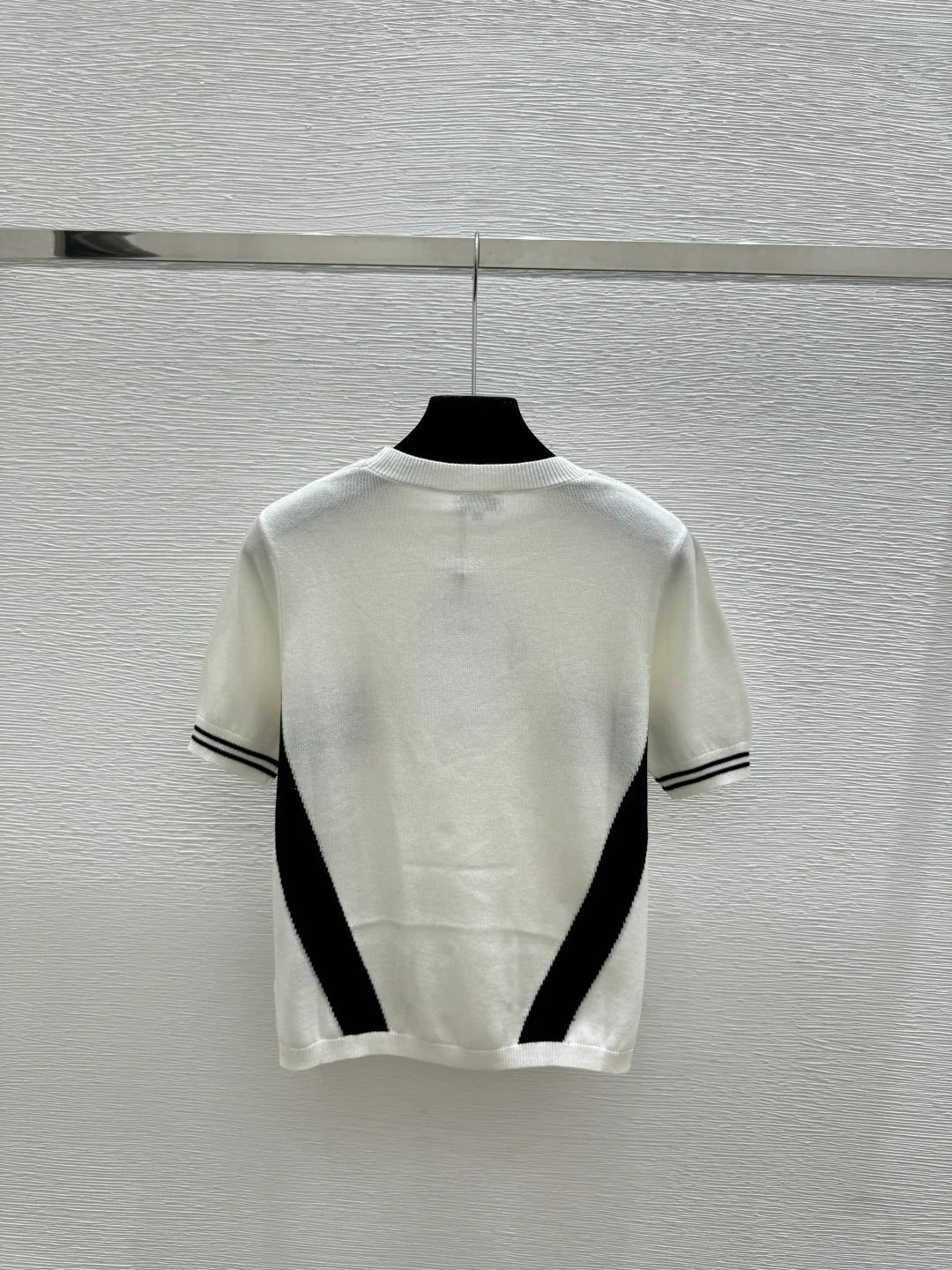 Chanel 2026 Round Neck Knitted Short Sleeve Black and White Wool 150555