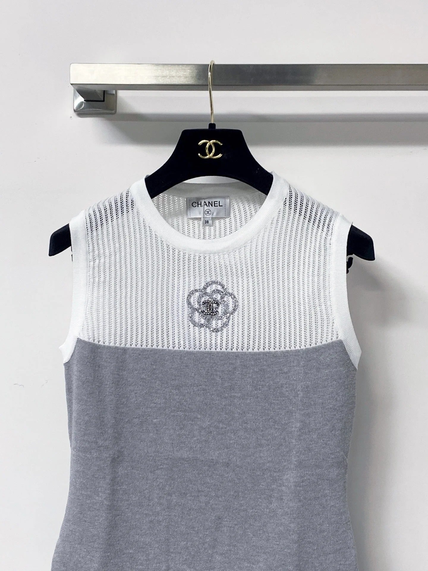 Chanel 2026 Flower Two-tone Vest Wool 695932