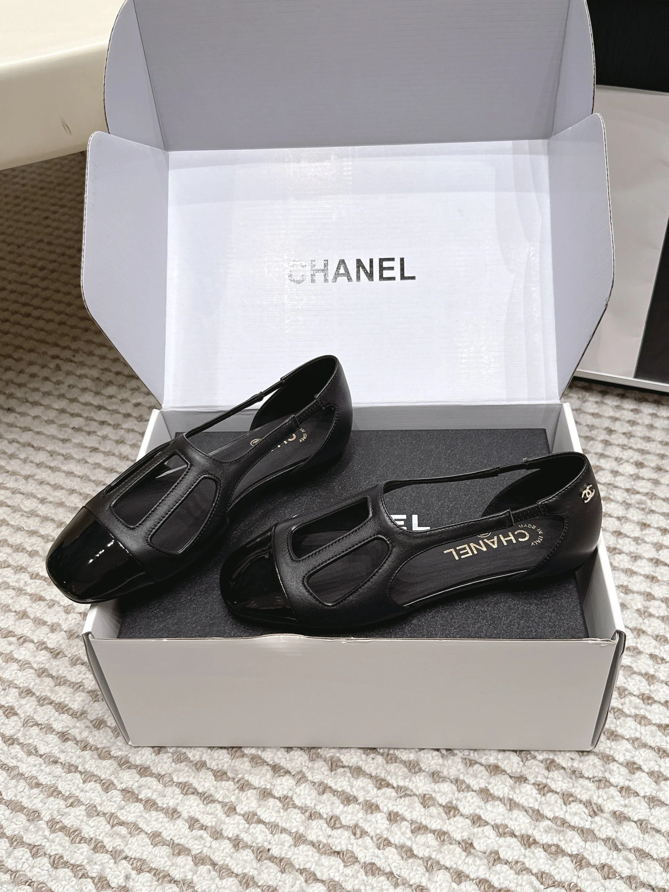 Chanel 2026 Cut-Out Ballet Flats Black Sheepskin 930620