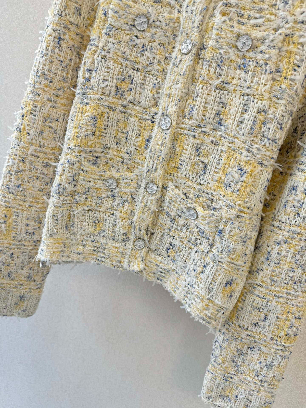 Chanel 2026 Cardigan Light Yellow Mix White Wool 424719