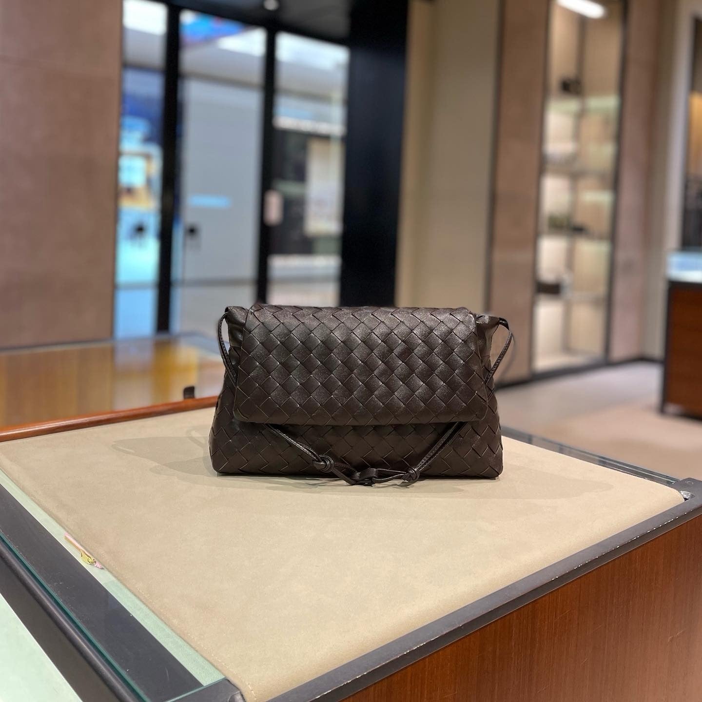 Bottga Veneta 2026 Giorno Bag 33cm Coffee Leather