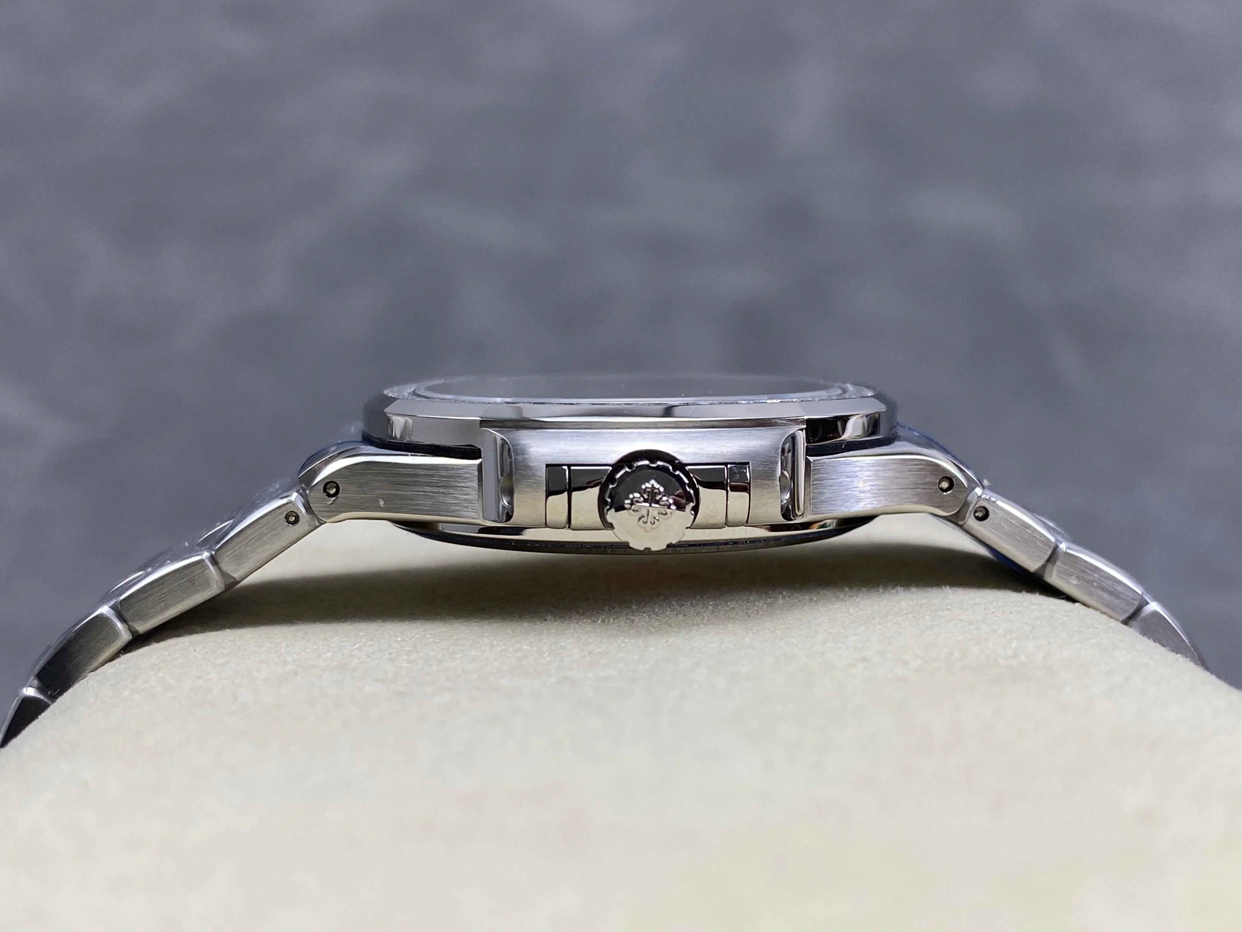 Patek Philippe Nautilus 35mm Cream Dial Sliver Case Diamond Bezel