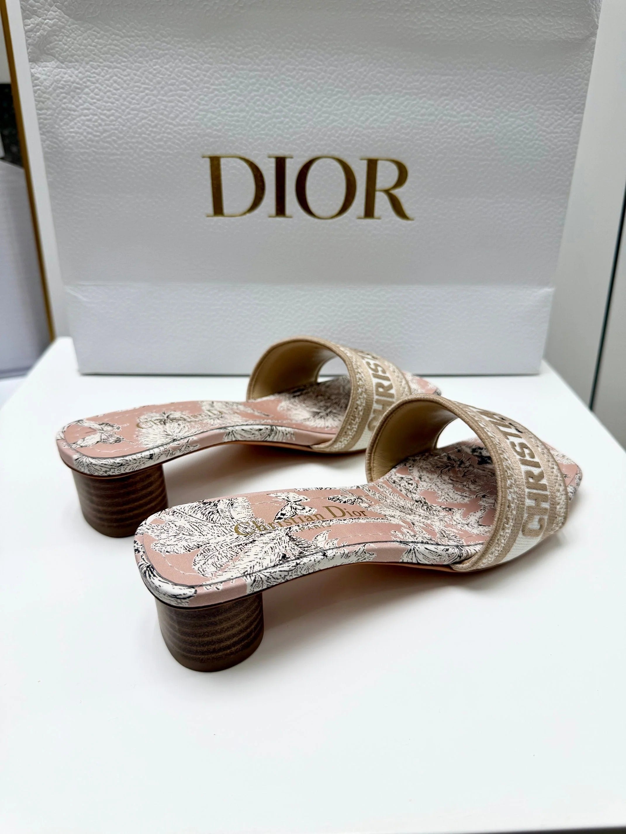 CD 26s Embroidered Sandals Pink Nude Gold Canvas Leather 683012