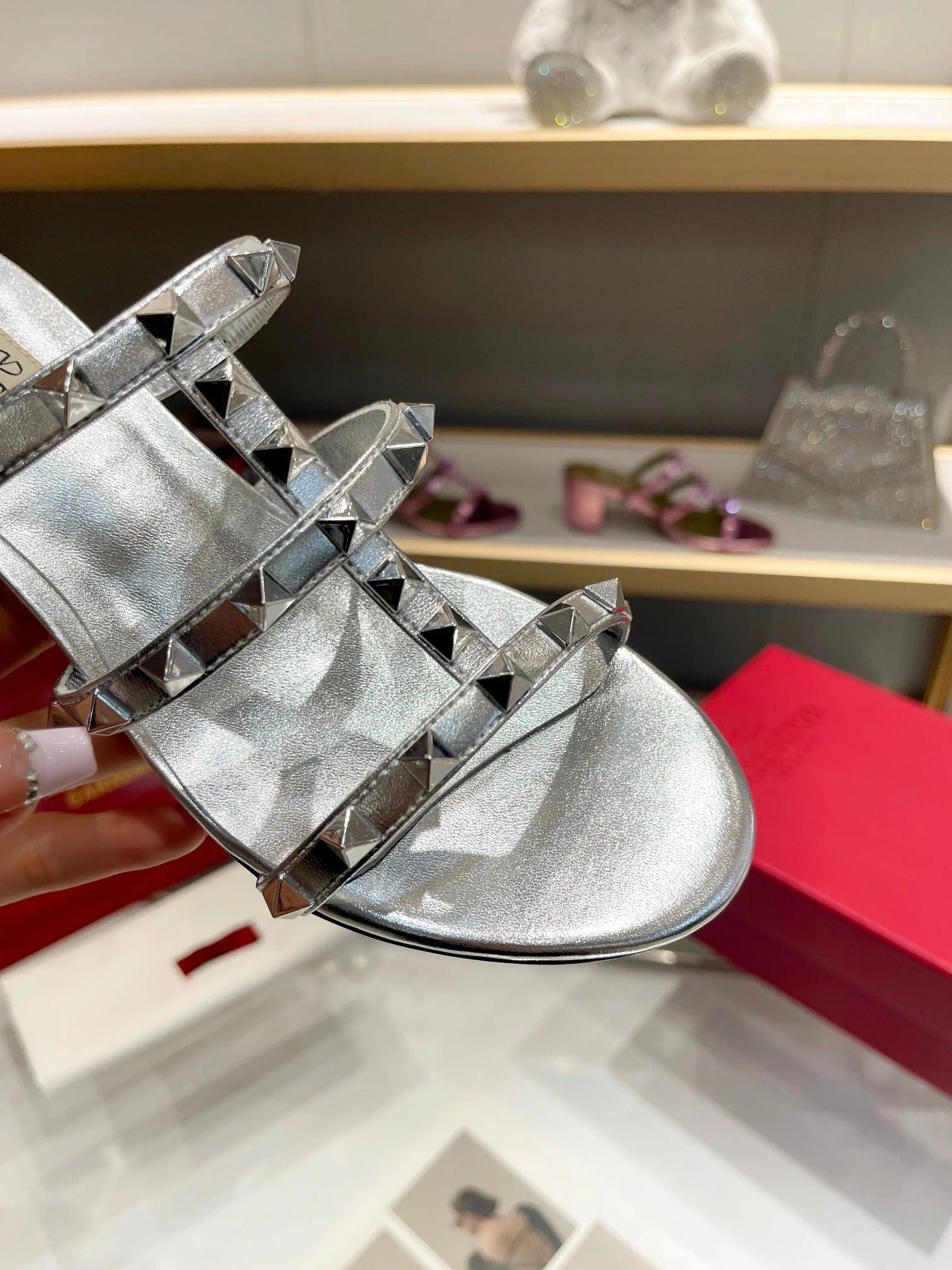 VT 26s Garavani Rockstud Slide Sandal Silver Cowhide 175602