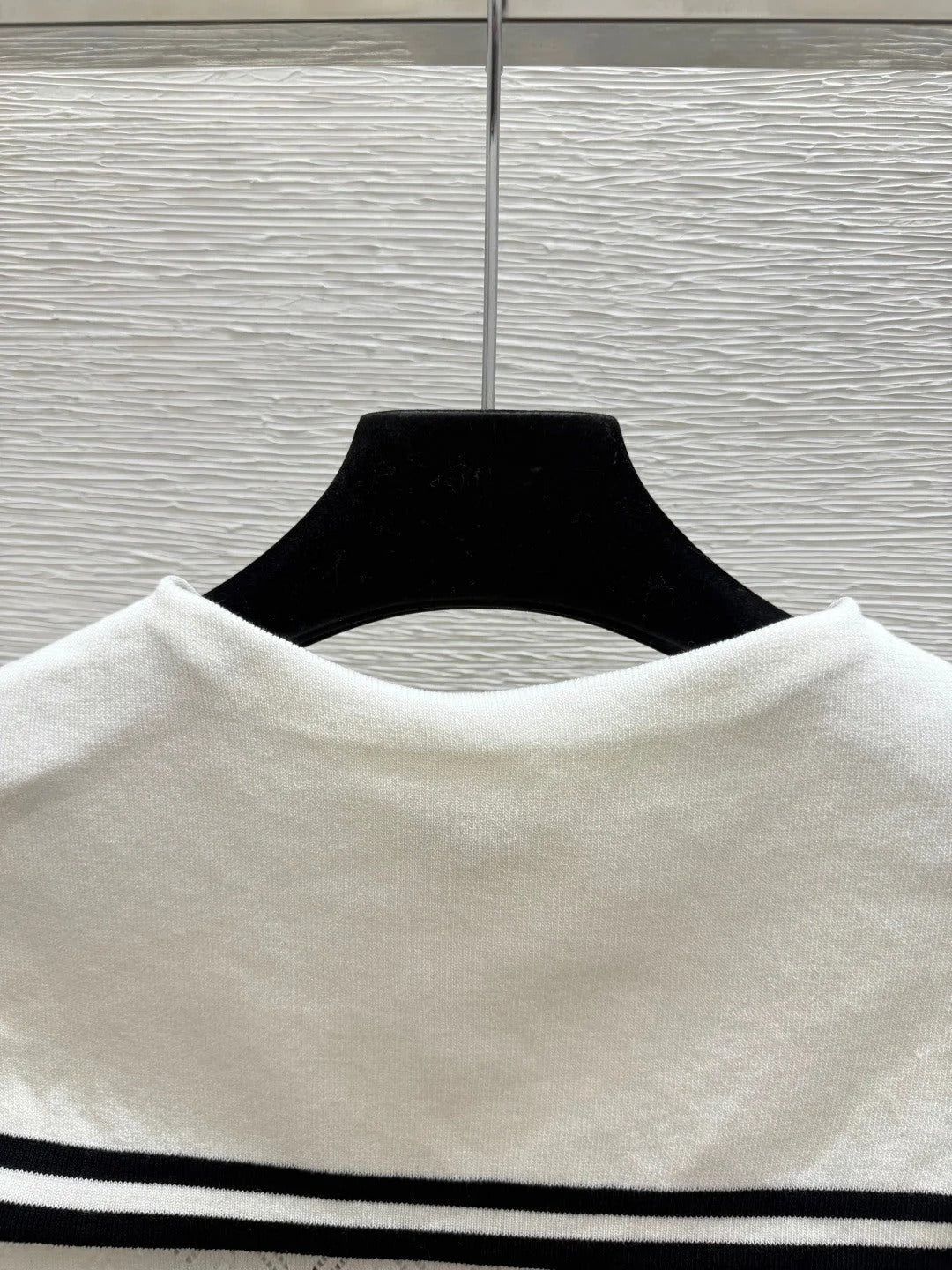 Chanel 2026 Bow Beaded Sailor Collar Knit Long Sleeve White Black Wool 913499