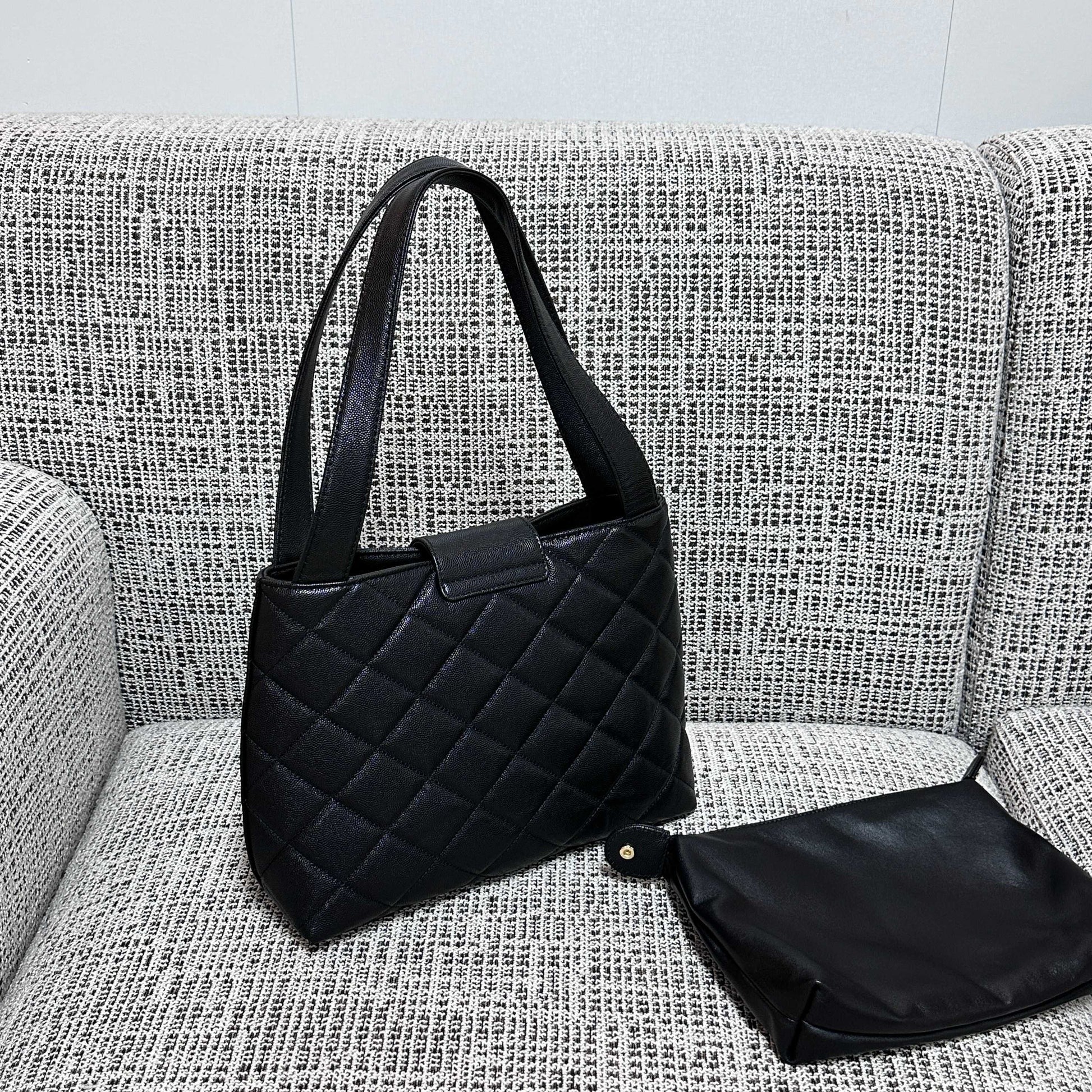 Chanel 2026 Caviar Diamond Flap Shoulder Bag 29cm Black Embossed Calfskin