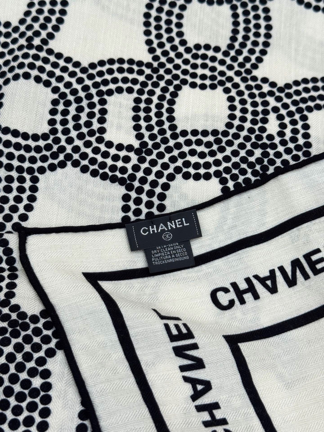 Chanel 26s Scarf 140 In Cashmere Silk 309307