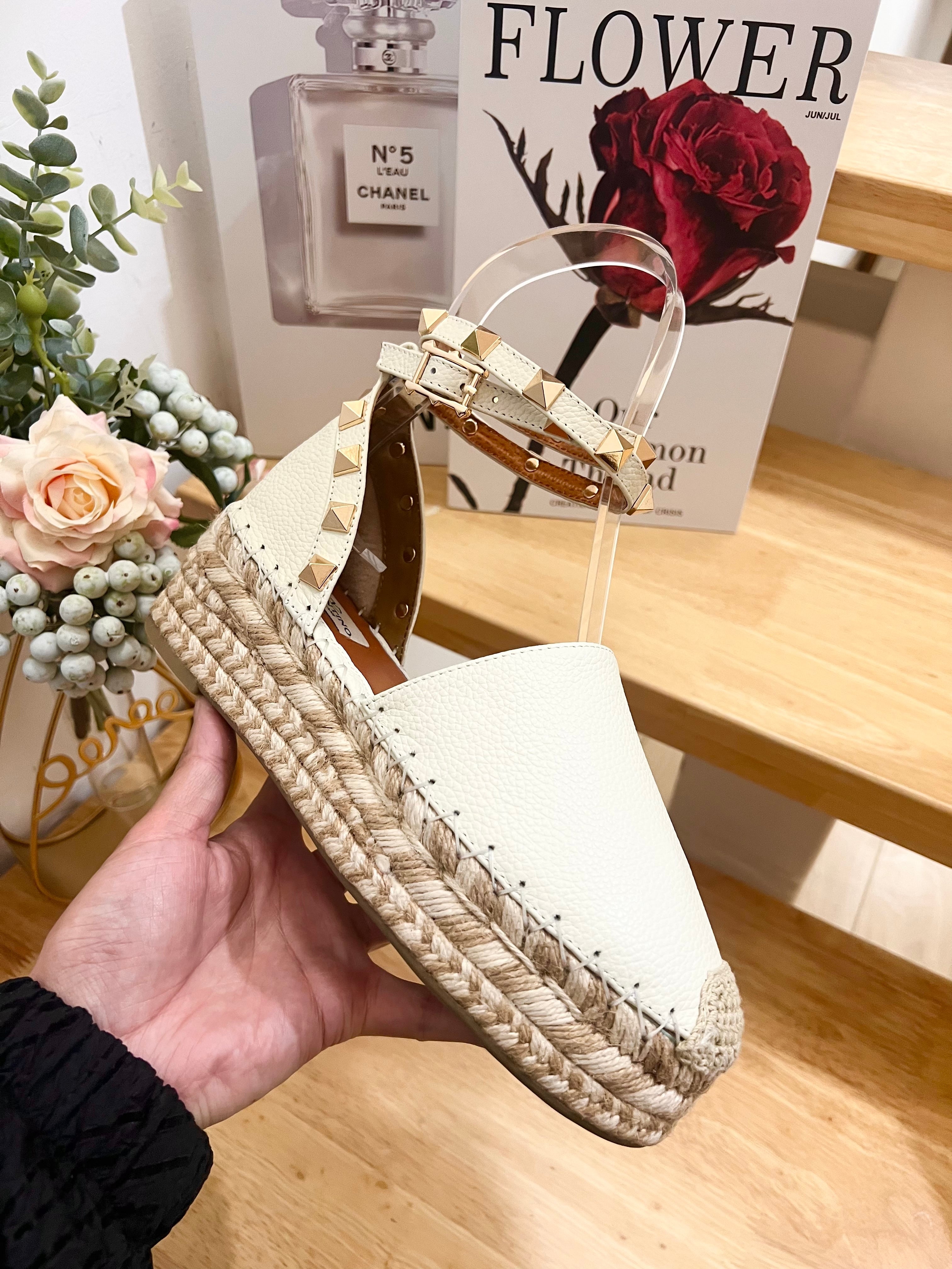 Valentino Rockstud Espadrille Sandals White Leather 240597