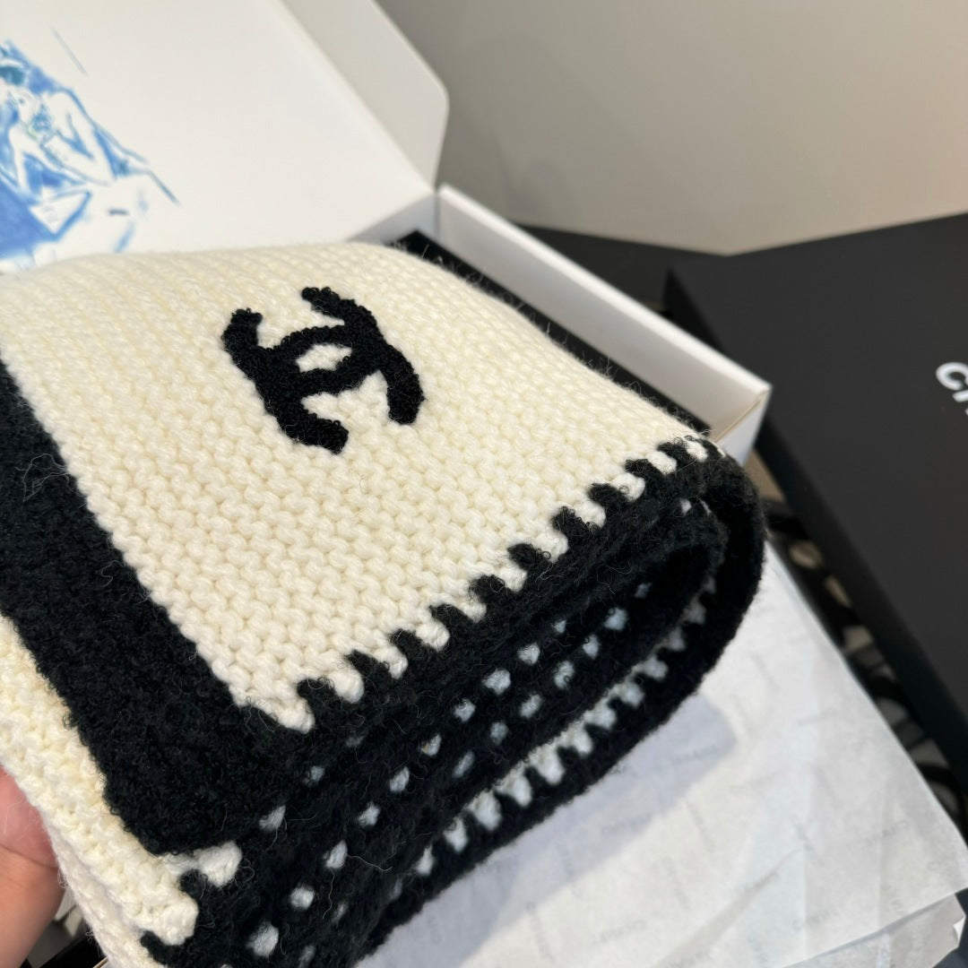 CC 25 Classic Scarf 170cm Black White Wool 293430