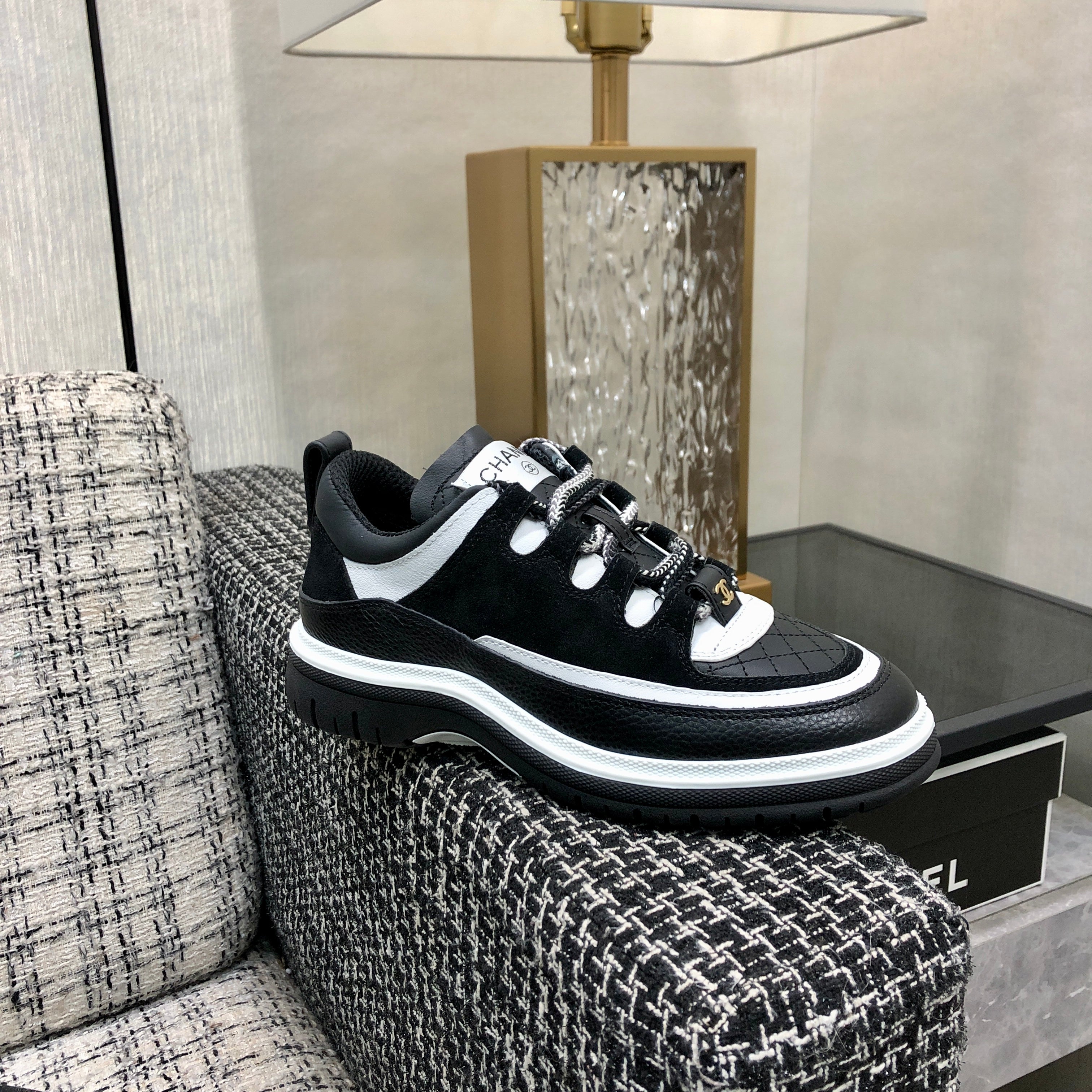 LOW TOP CASUAL SHOES IN BLACK MIX WHITE LAMBSKIN AND SUEDE