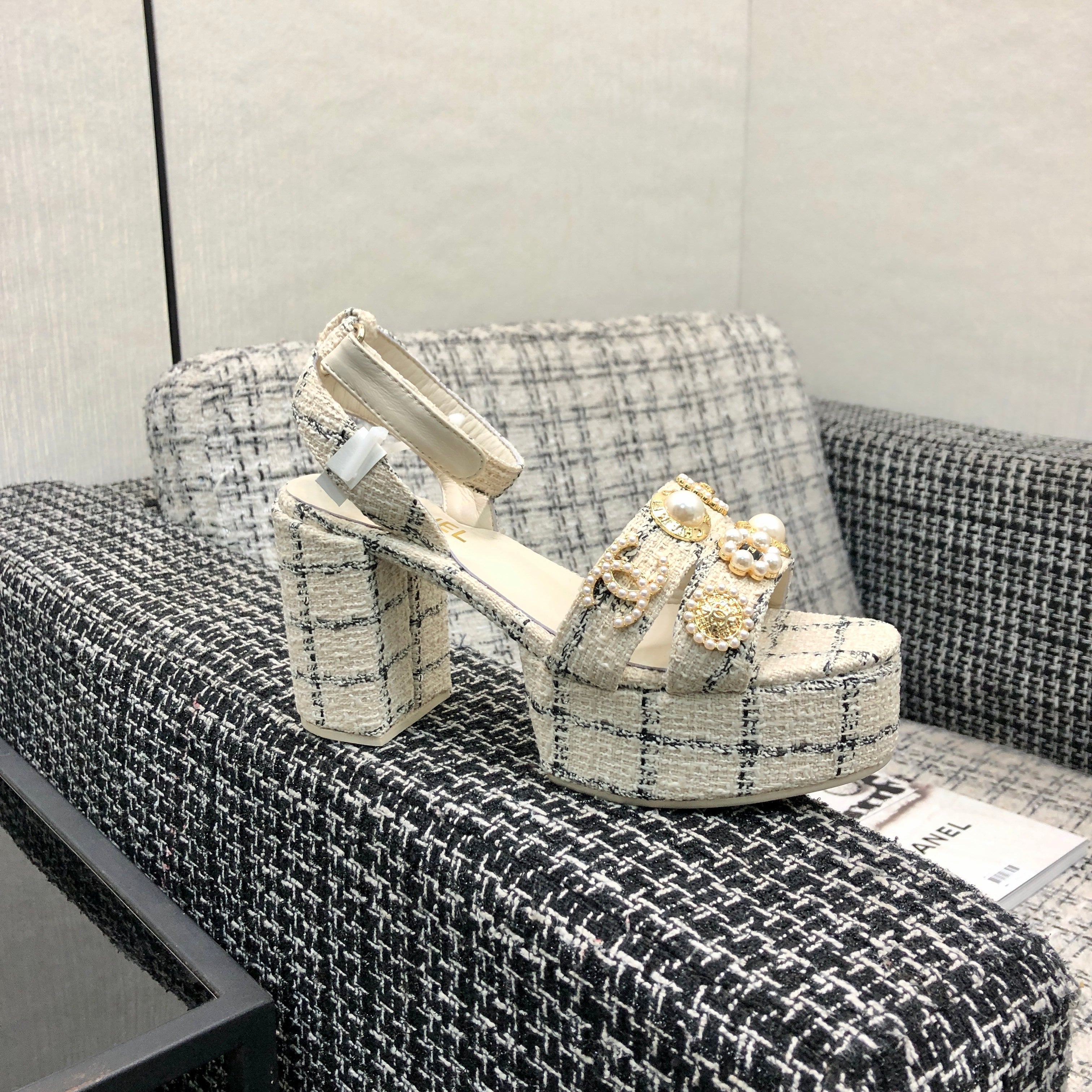 CC SS25 Sandals Tweed & Metal Beige & Black 602478