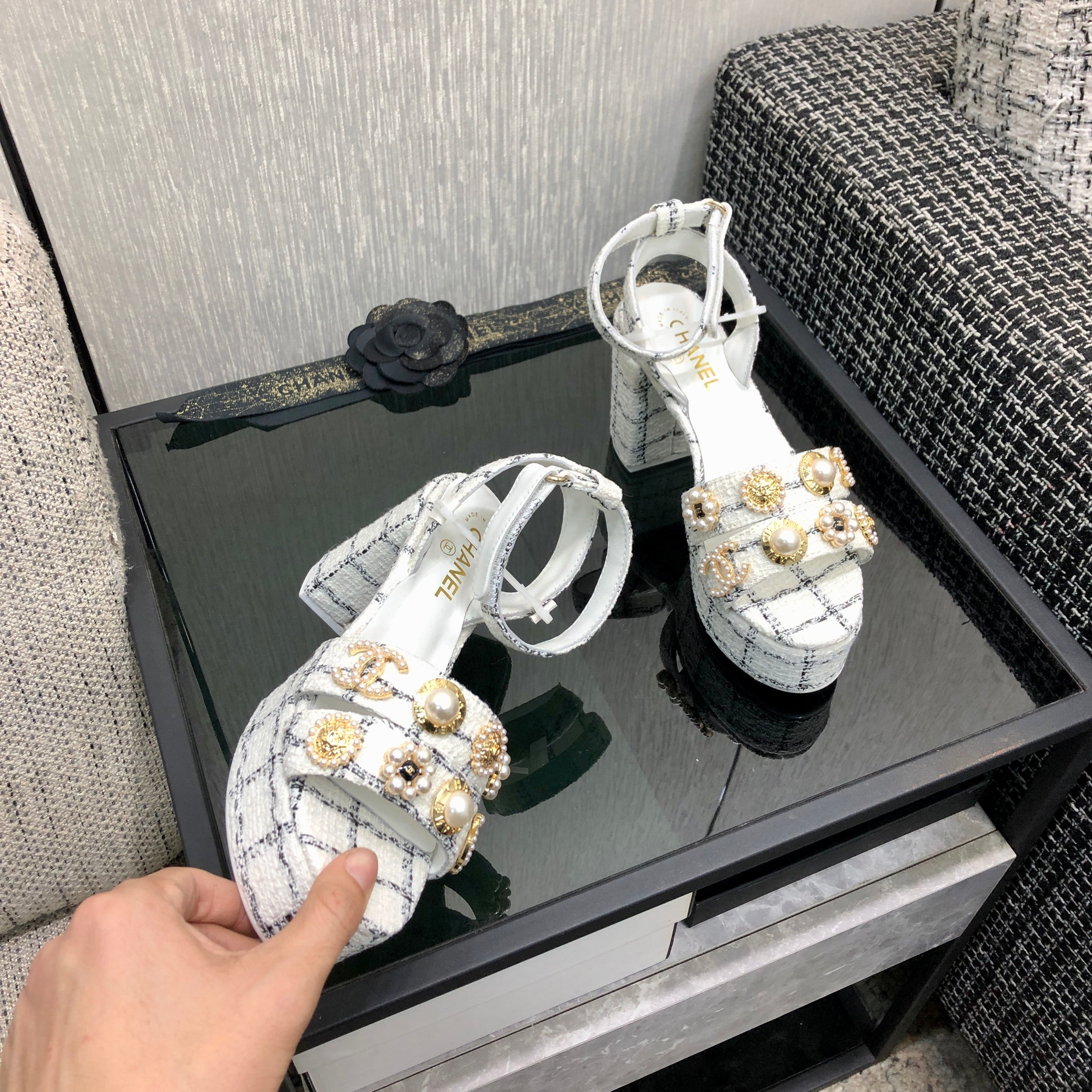 CC SS25 Sandals Tweed & Metal White & Black 602479