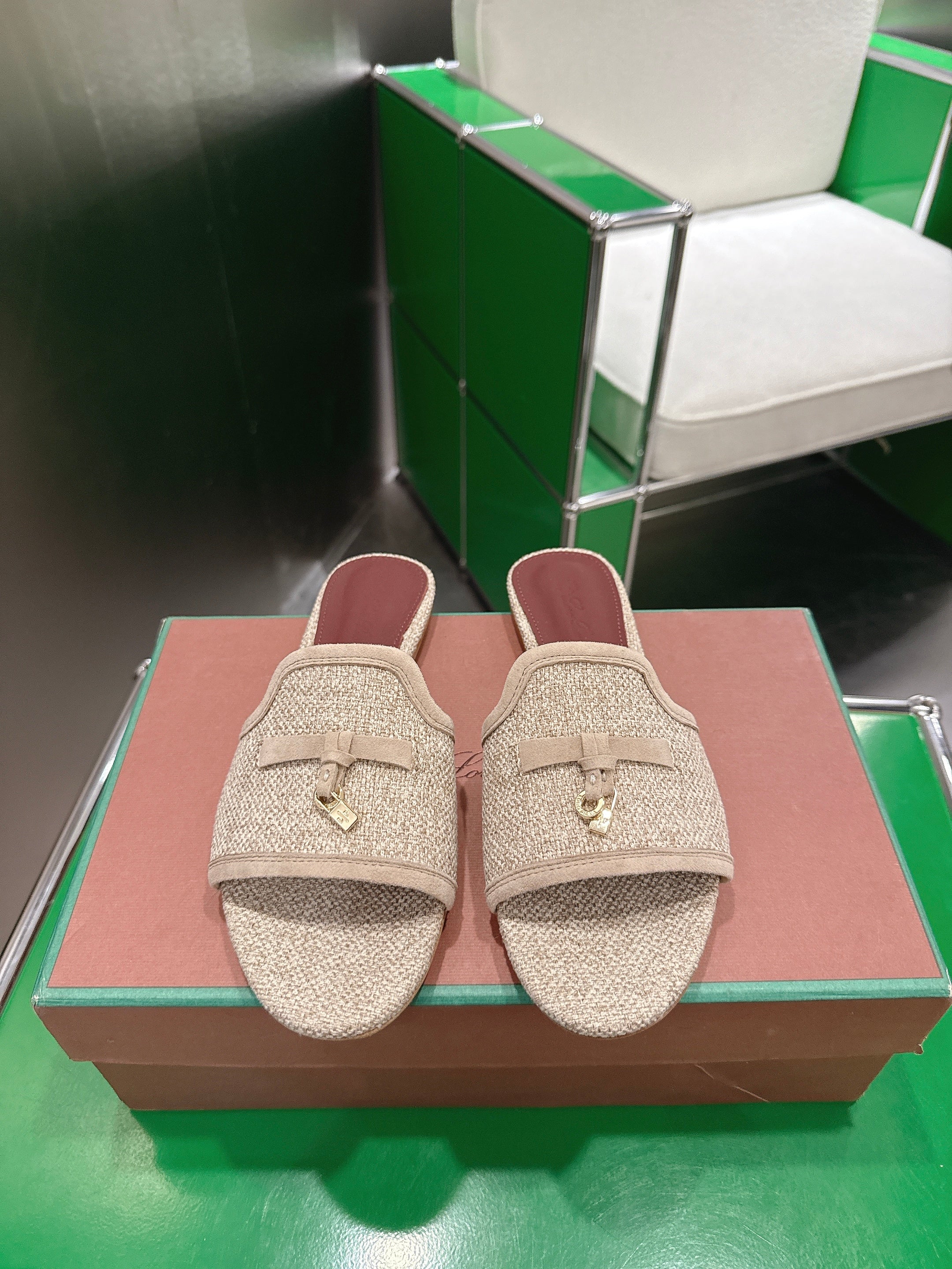 LP Summer Charm Slipper Beige Tweed Leather 632137