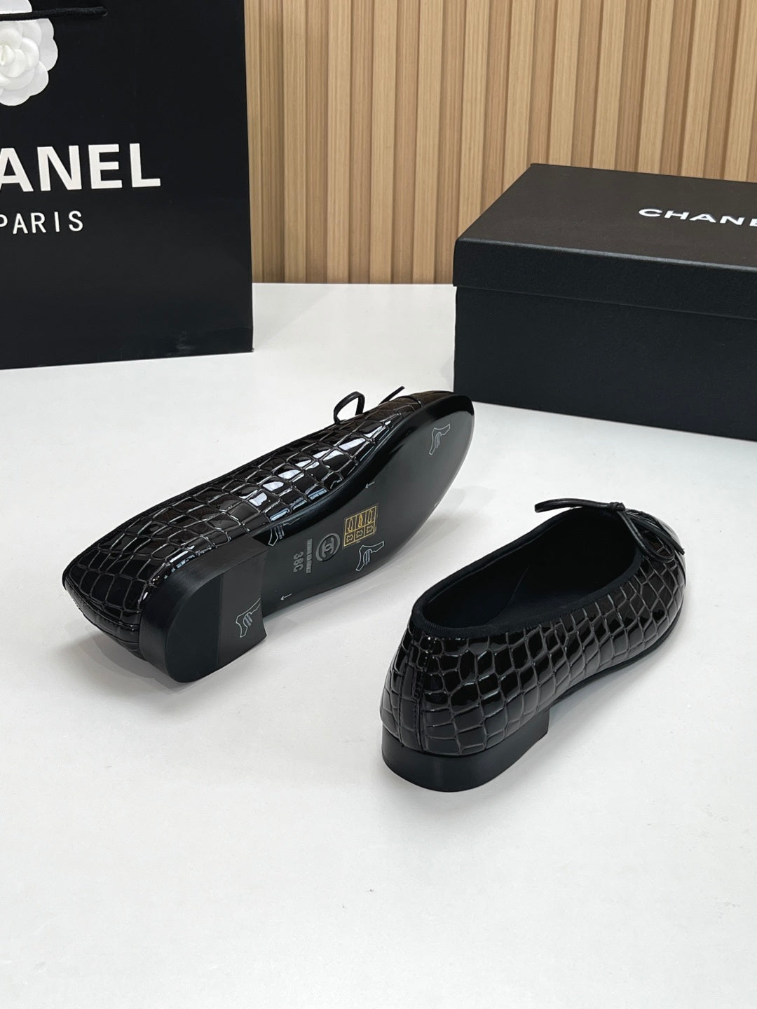 CC 26s Ballet Flats Black Crocodile-Embossed Patent Leather 965154
