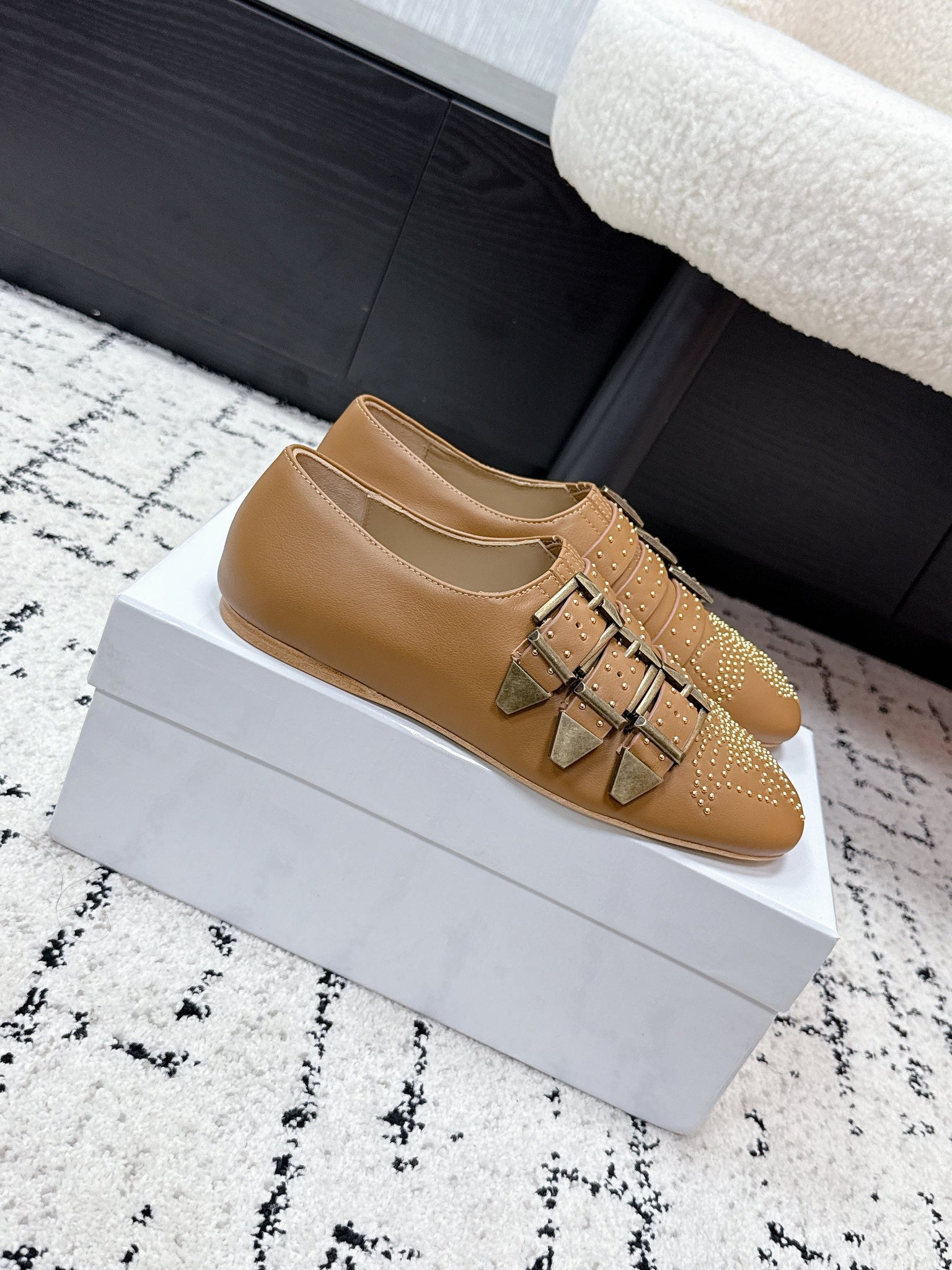 Chloé 26S Flat Shoes in Brown Calfskin with Metal Studs