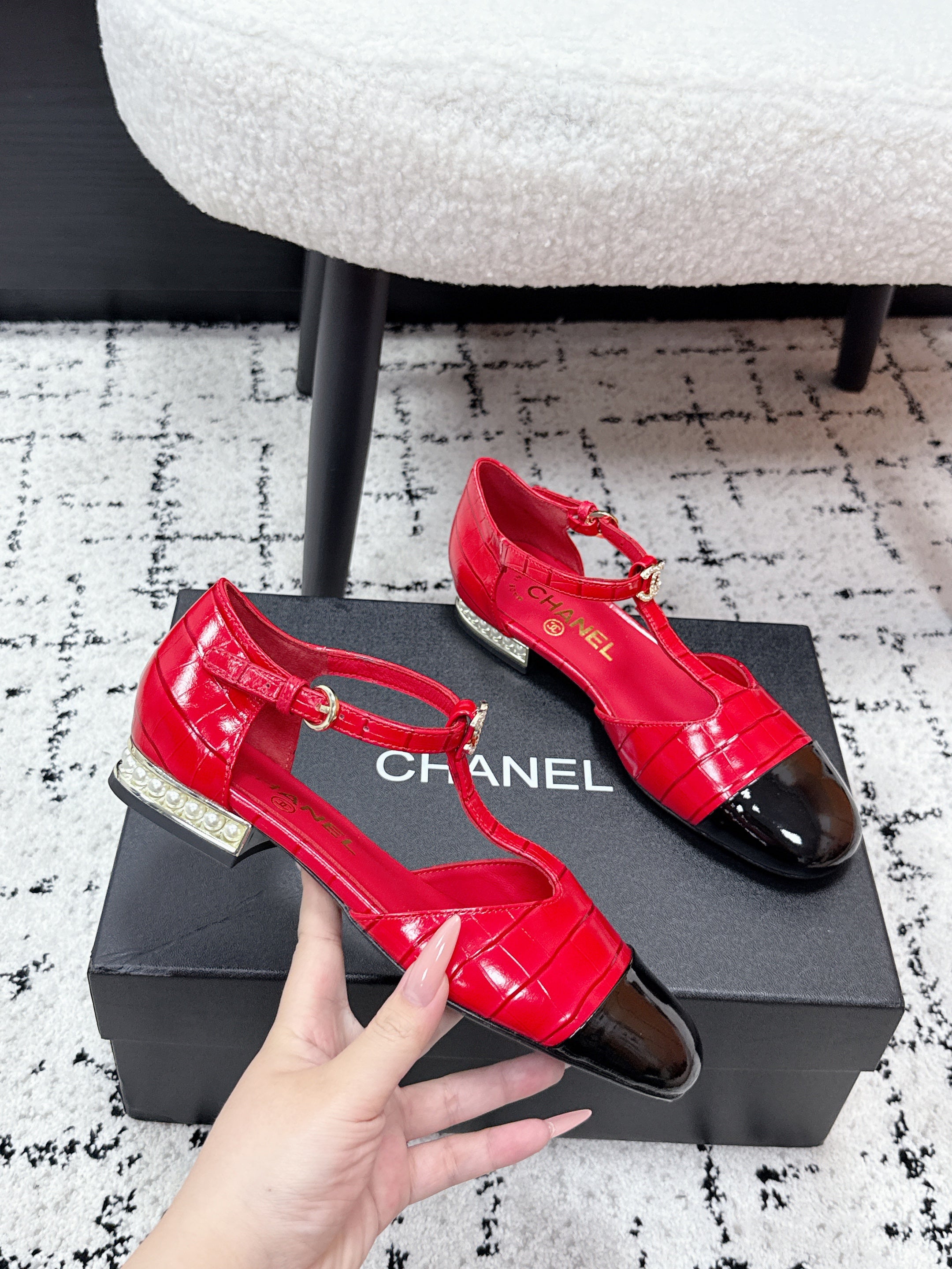 CC SS26 Mary Jane T Strap Black Red Crocodile Embossed Patent Calfskin 679017