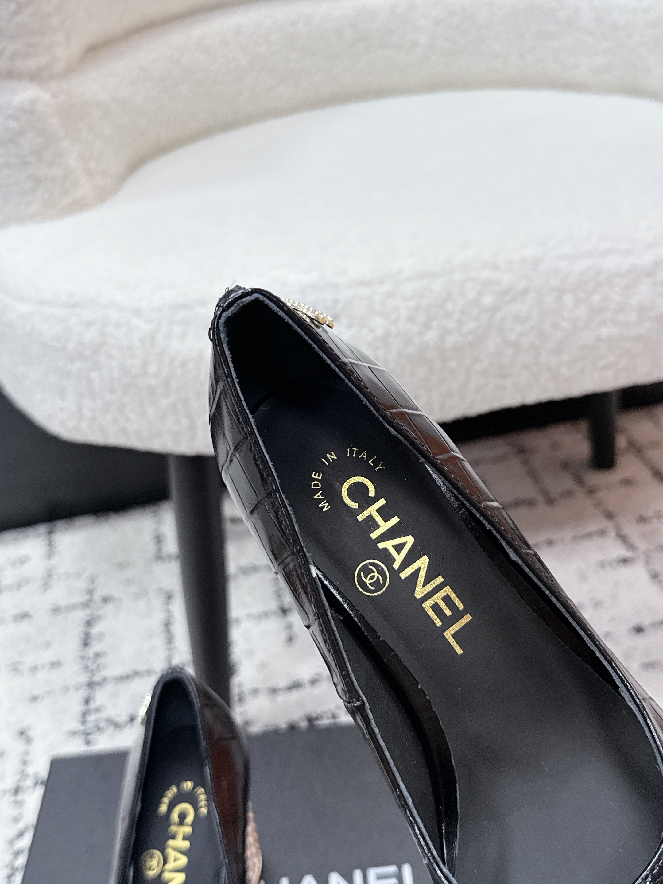 CC SS26 Pump Black Crocodile Embossed Patent Calfskin 679031